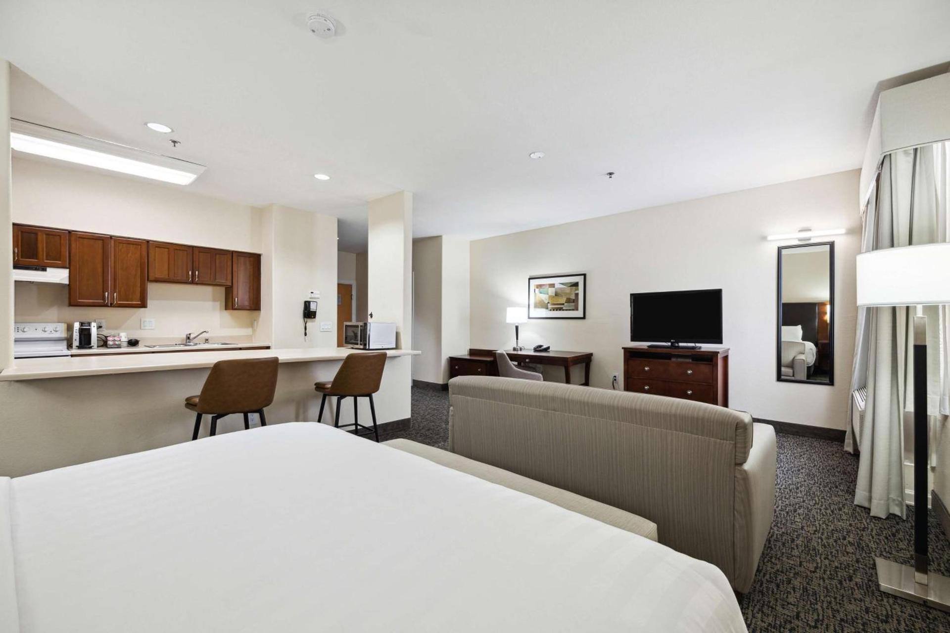 Best Western Plus Downtown Inn & Suites photo 11
