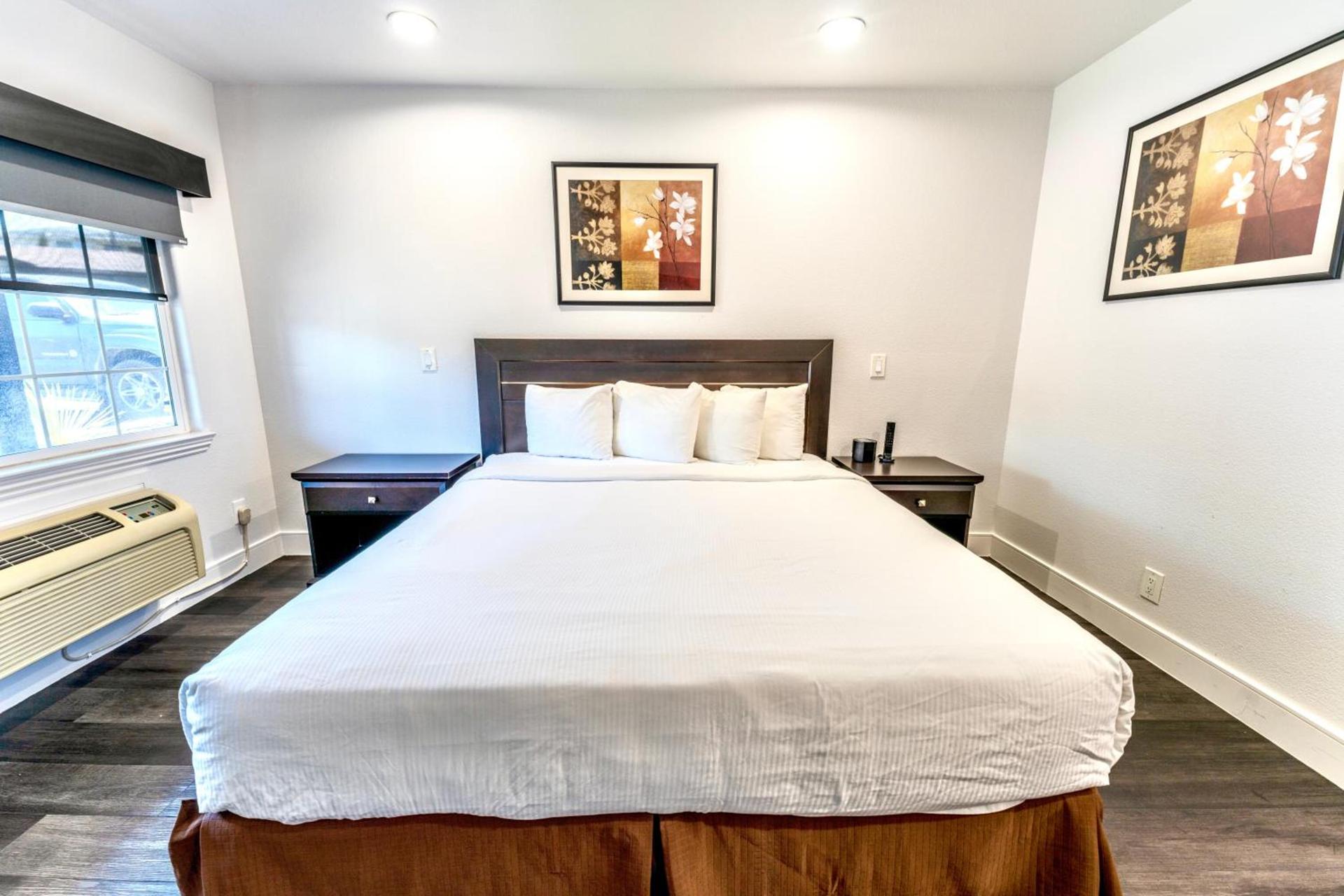 Monterey Surf Inn photo 5