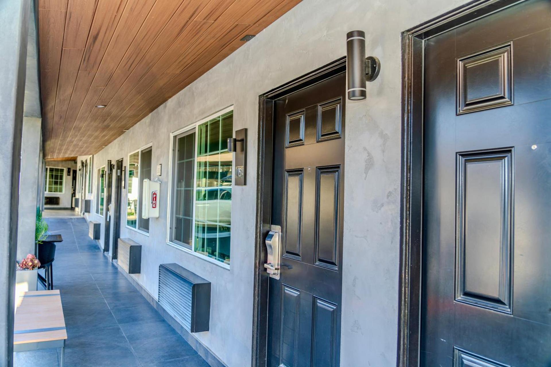Monterey Surf Inn photo 4