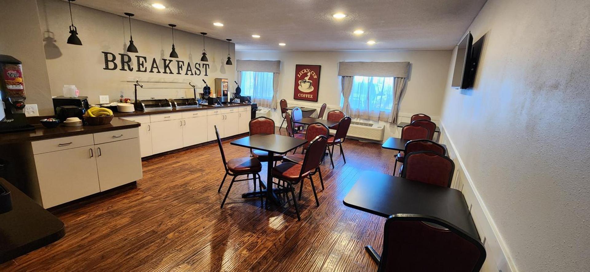 Ten Pin Inn & Suites photo 34
