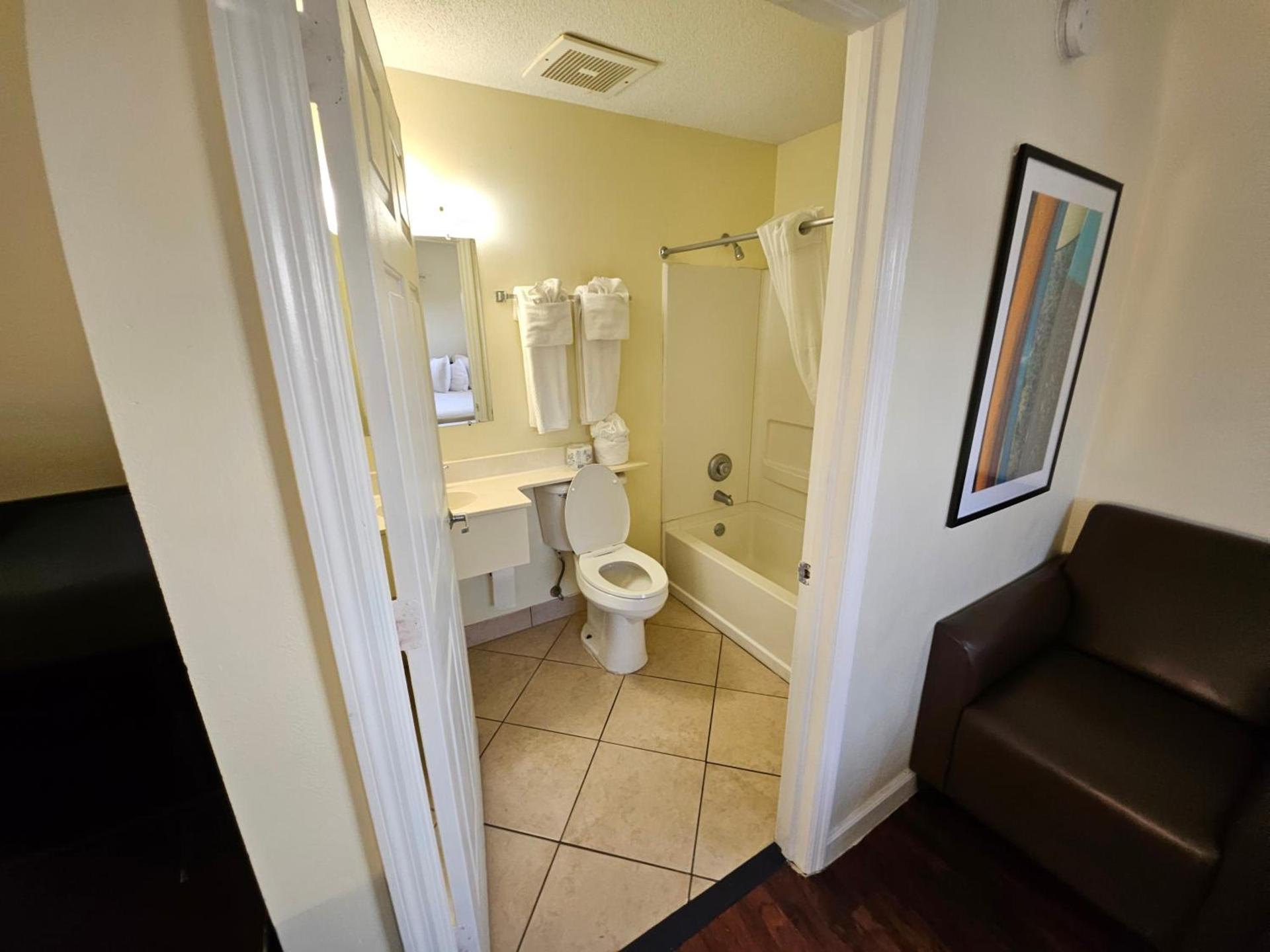 Tampa Bay Extended Stay - Airport photo 3
