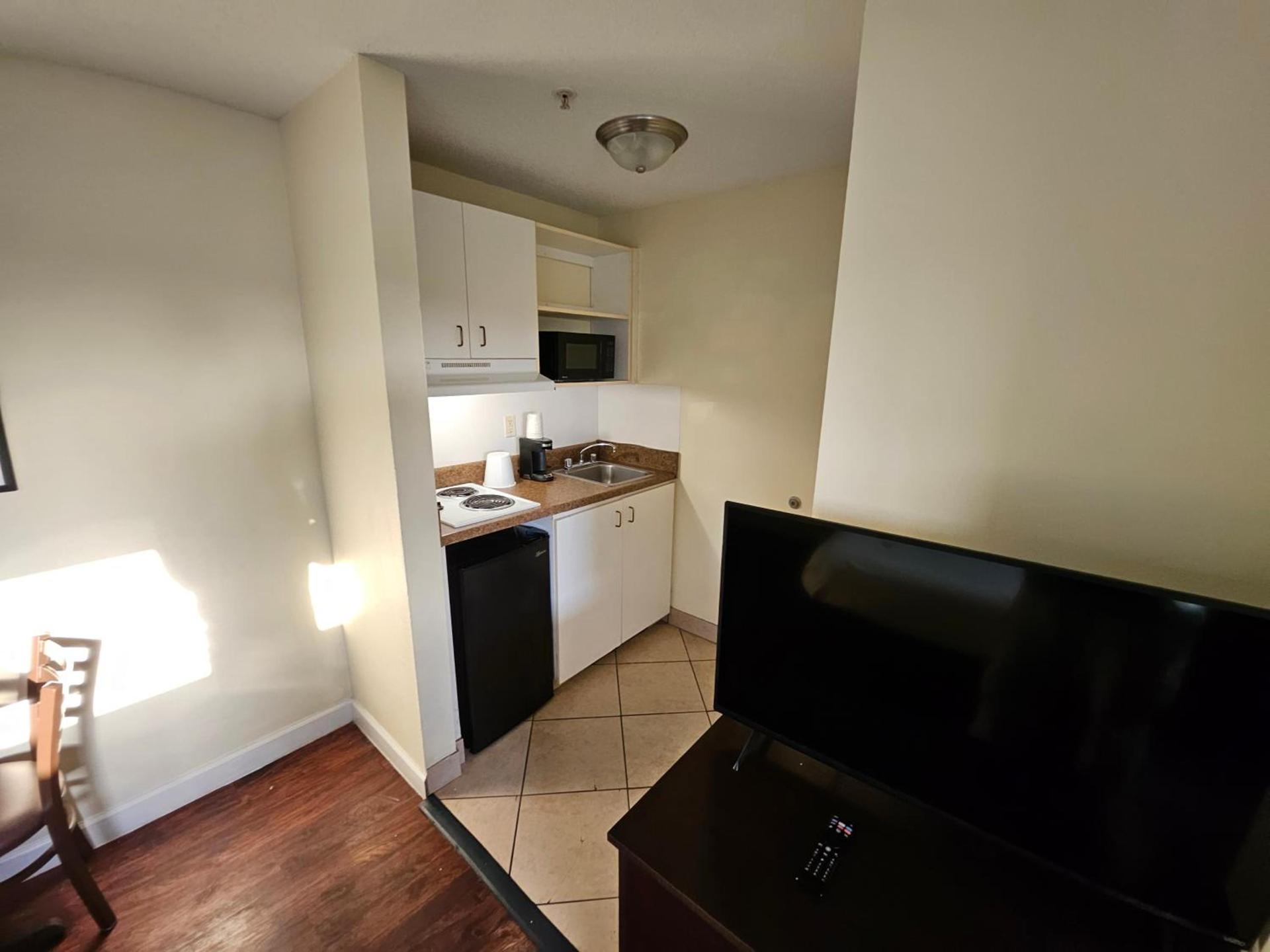 Tampa Bay Extended Stay - Airport photo 2
