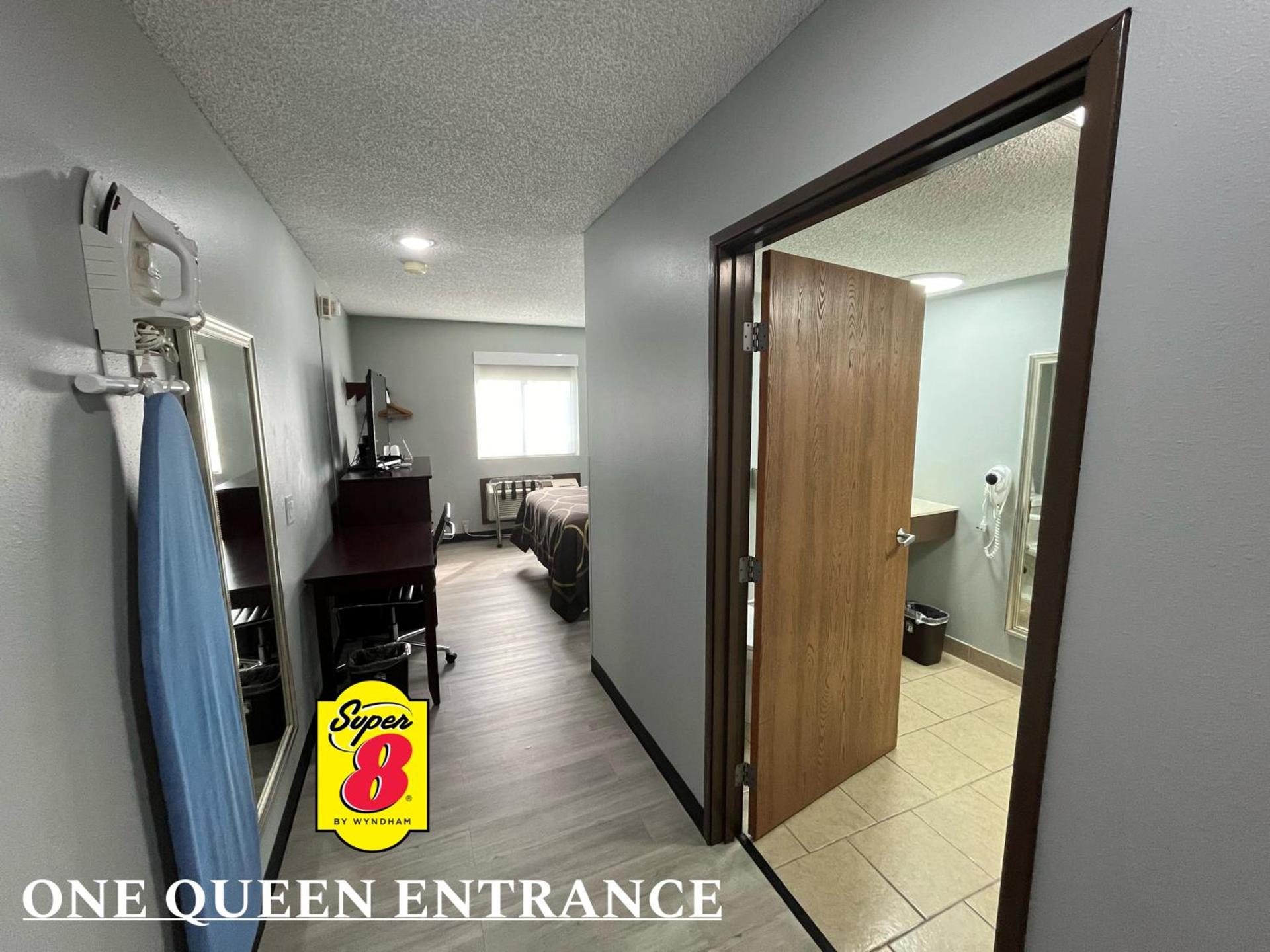 Super 8 by Wyndham Emporia photo 38