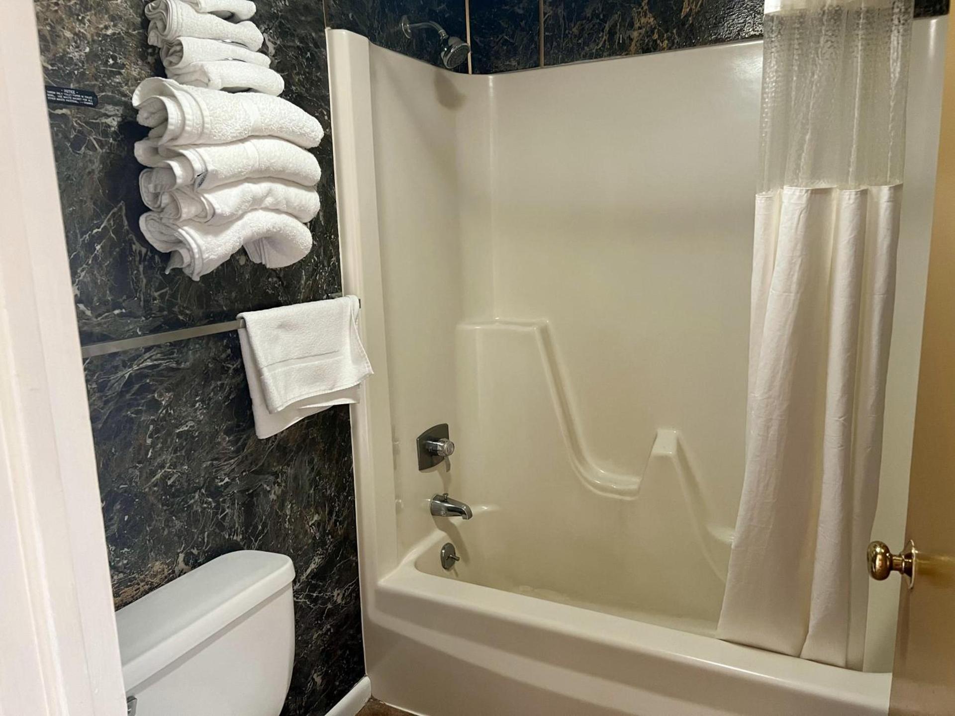 Travelodge by Wyndham Hershey photo 36