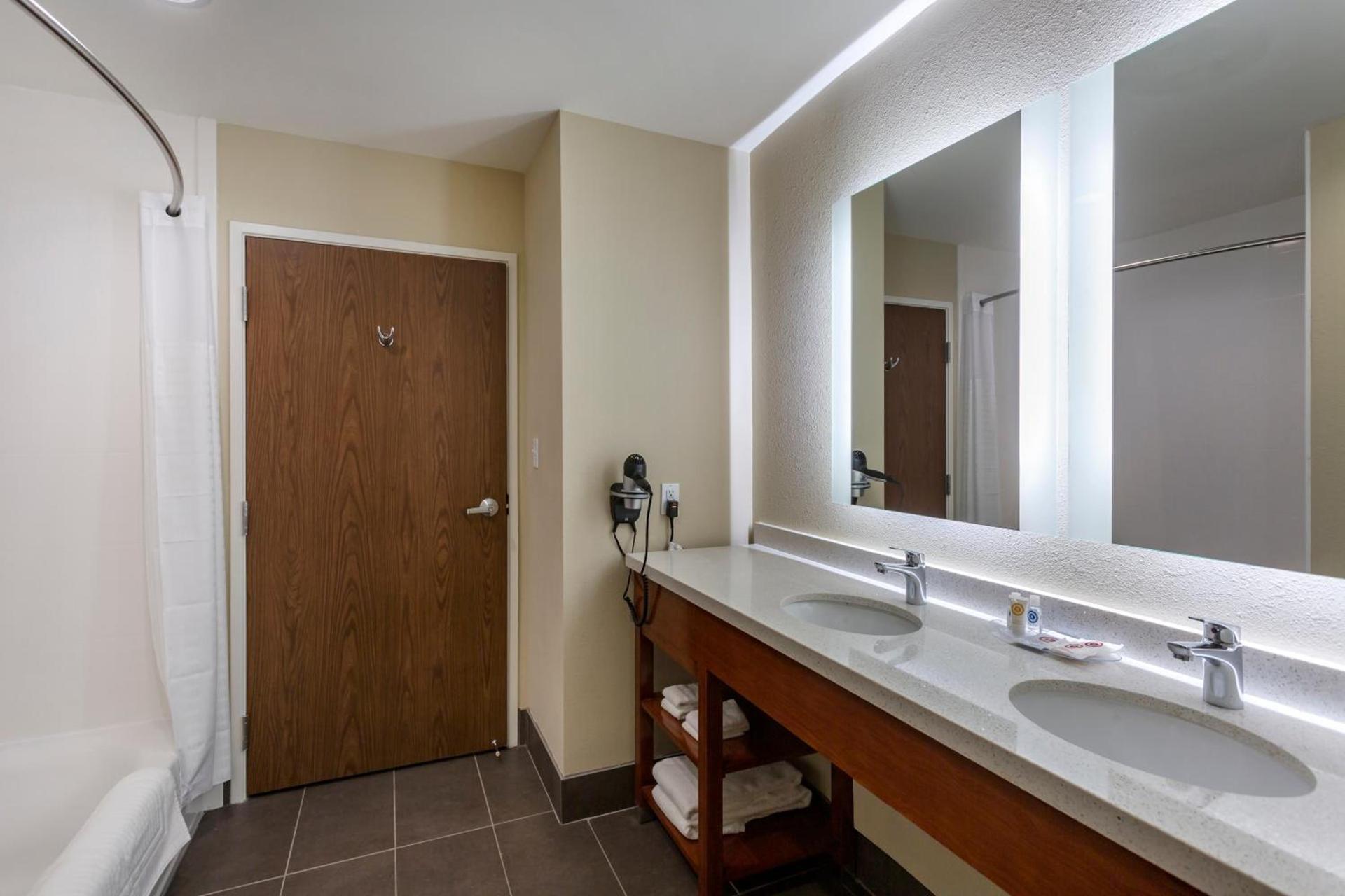 Comfort Suites Bowling Green Southeast photo 25