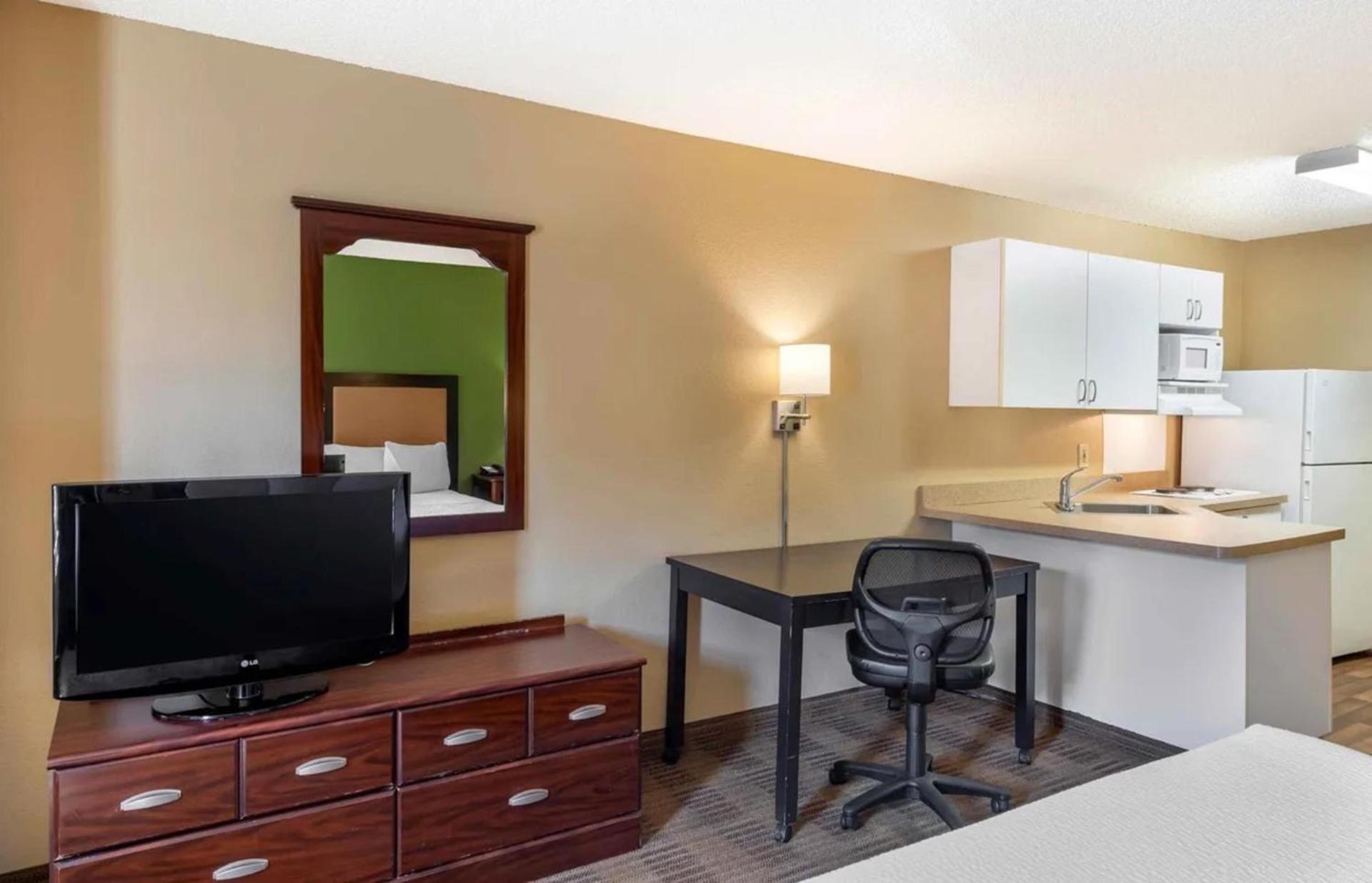 Relax Suites Extended Stay - La Mirada photo 15