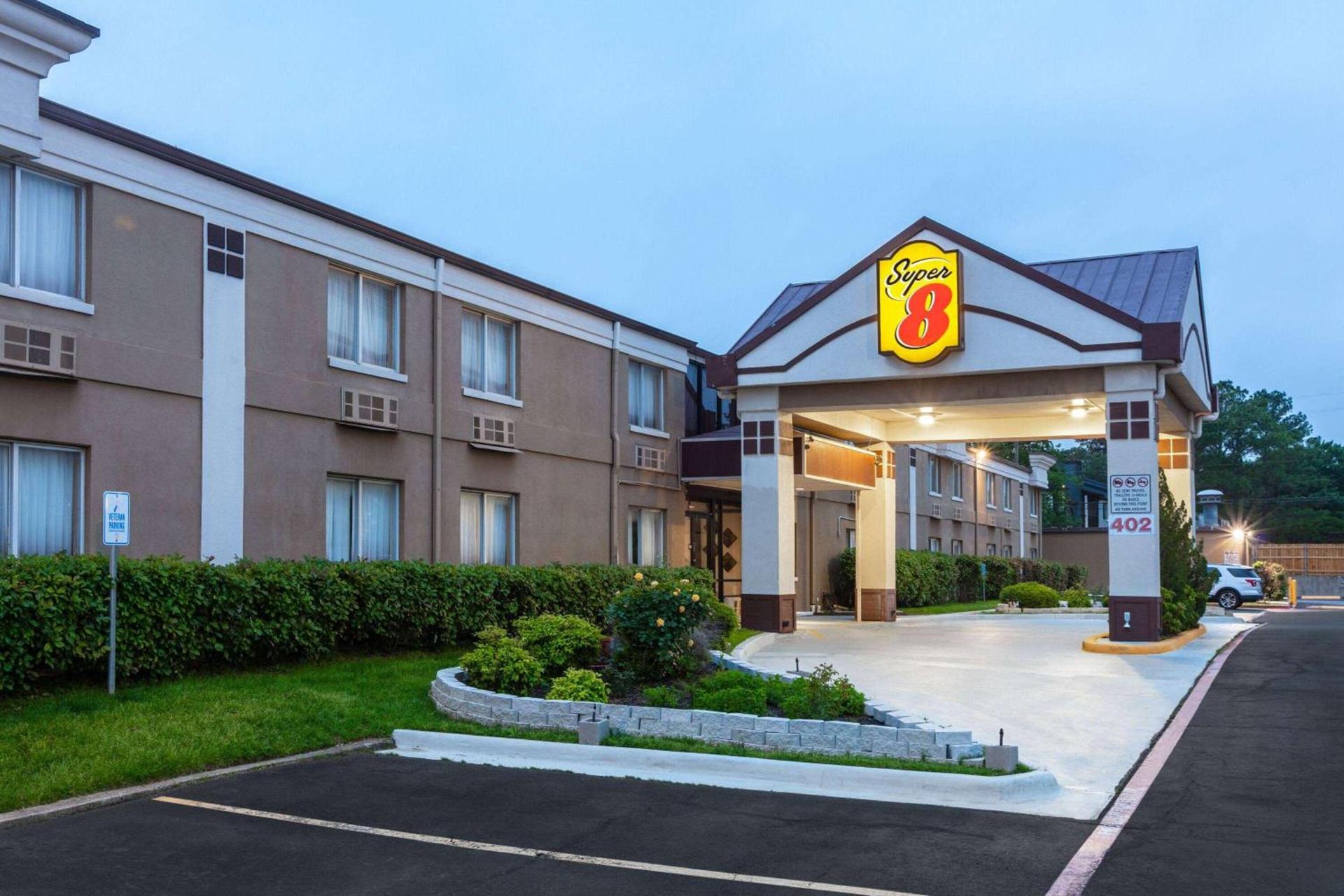 Super 8 by Wyndham Grand Prairie North photo 25