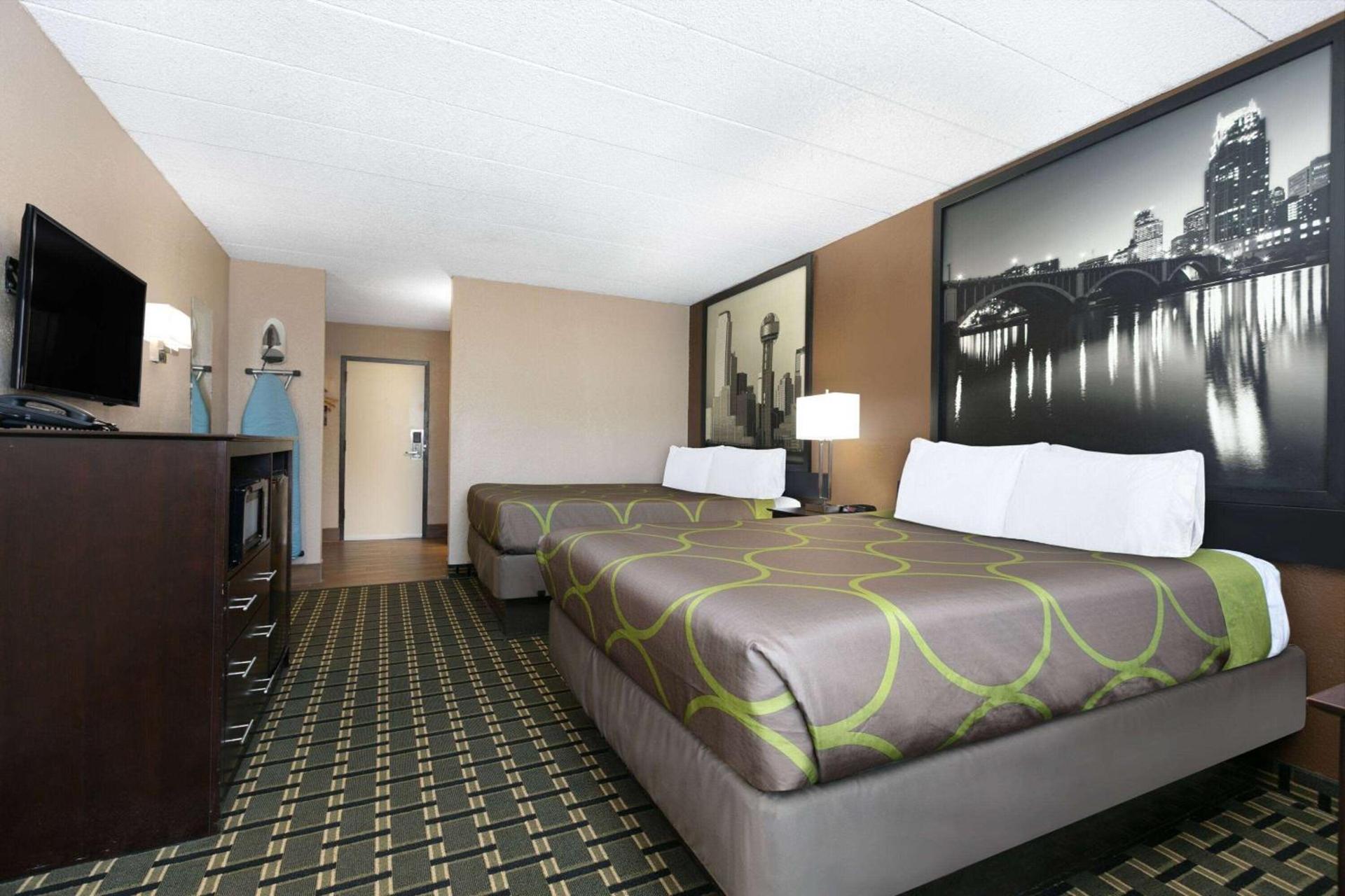 Super 8 by Wyndham Grand Prairie North photo 12