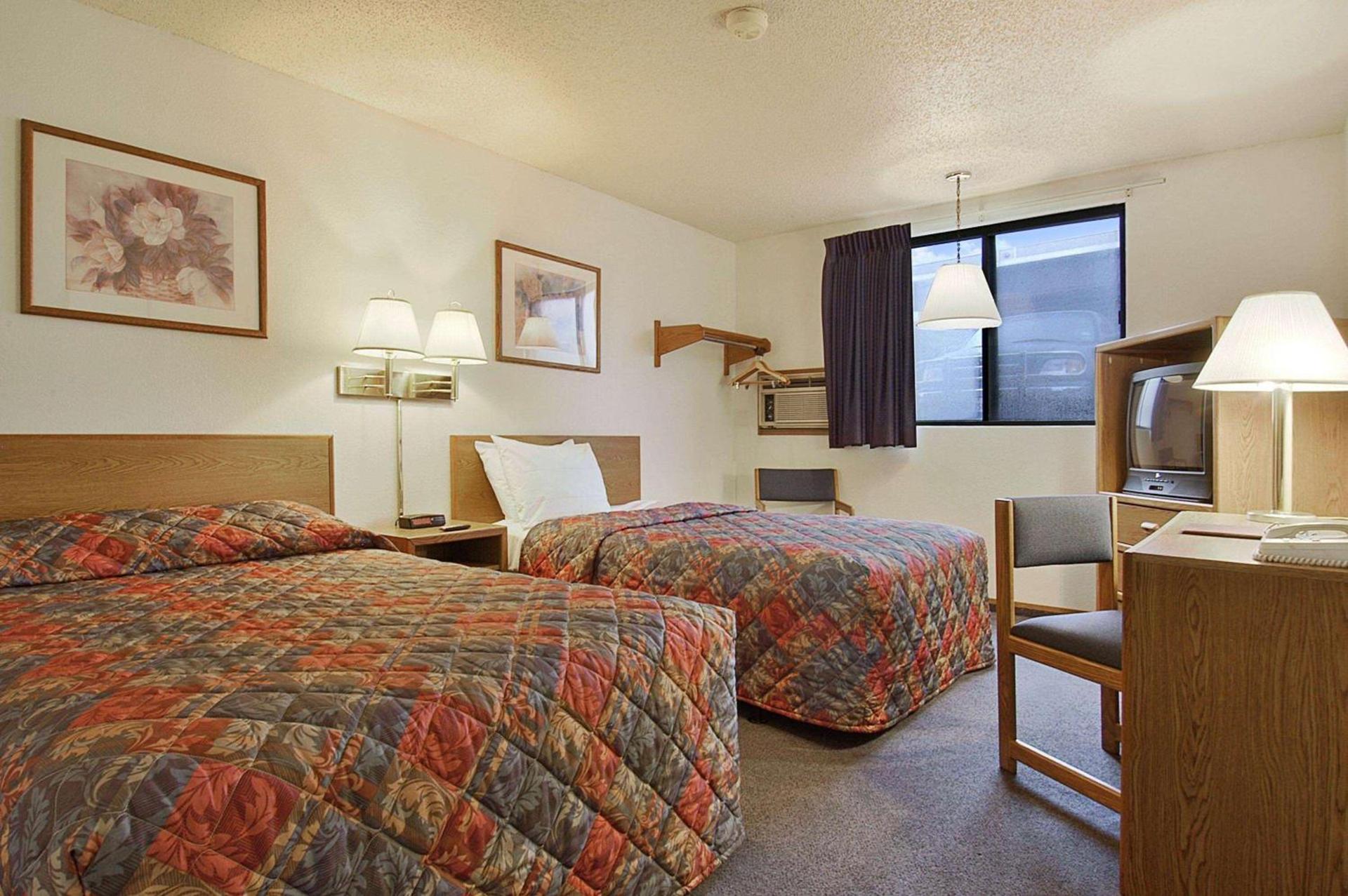 Days Inn by Wyndham Omaha NE photo 3