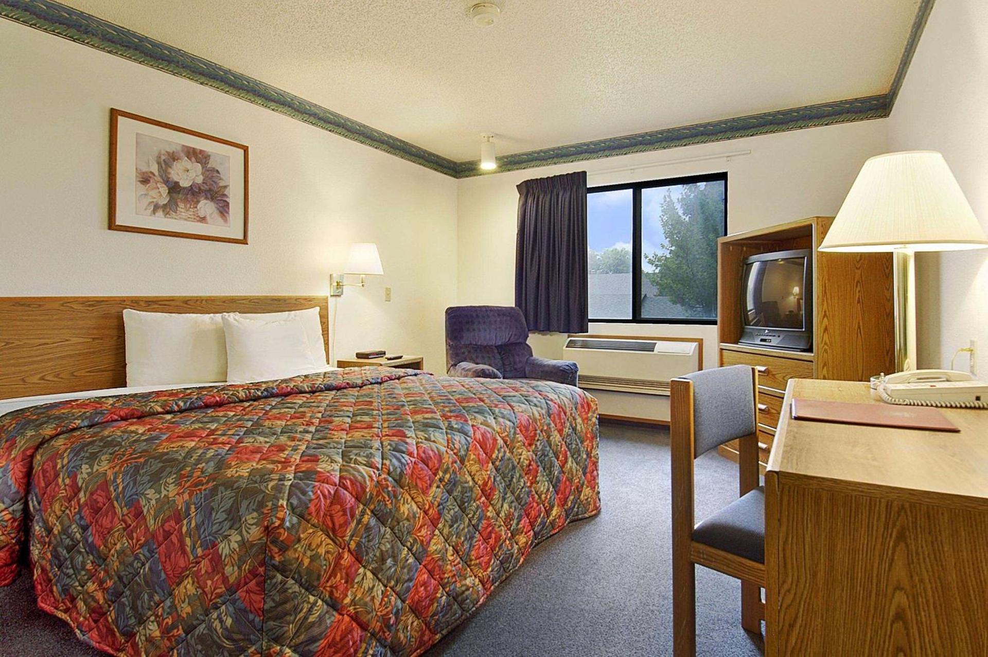 Days Inn by Wyndham Omaha NE photo 5