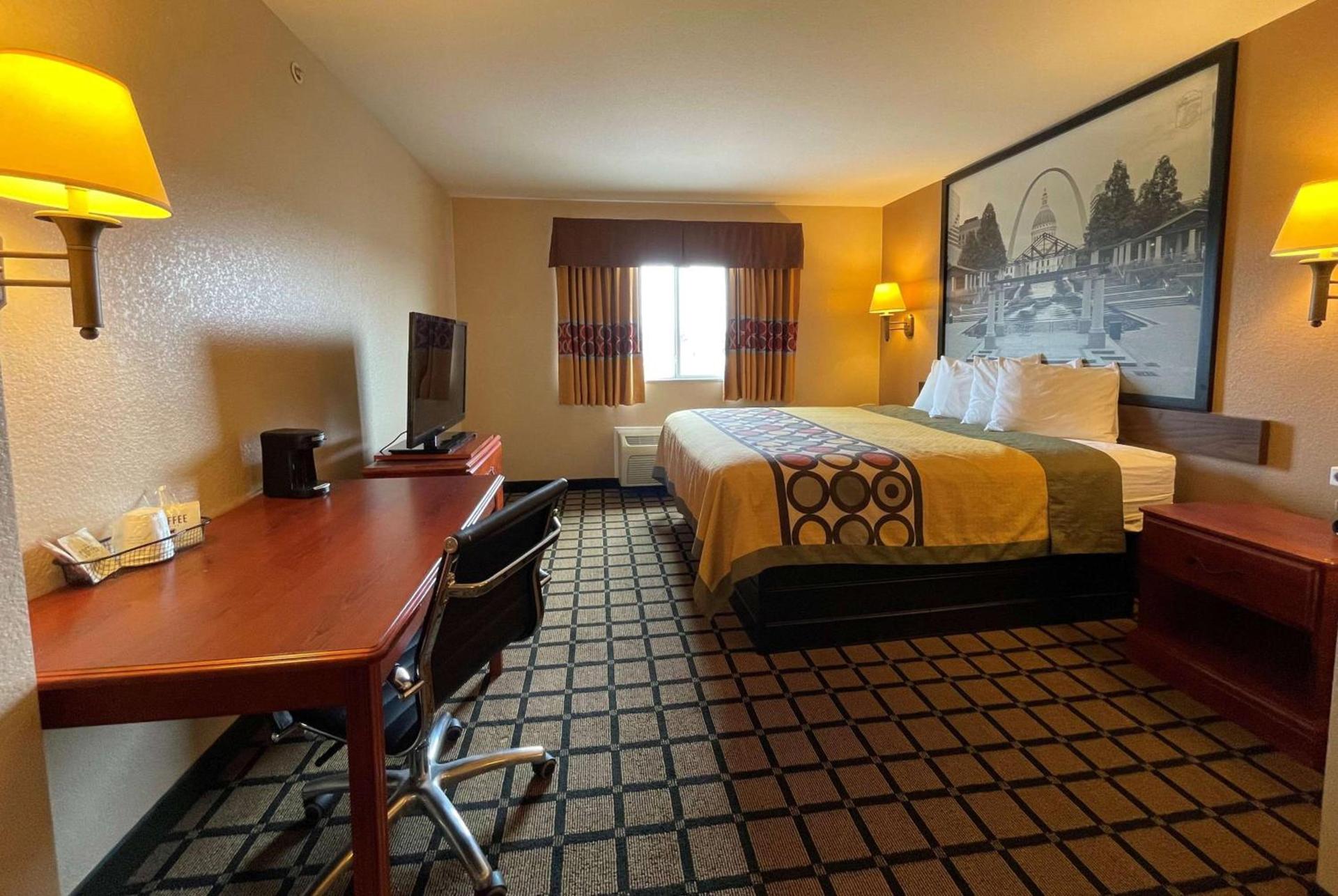 Super 8 by Wyndham Rolla photo 6