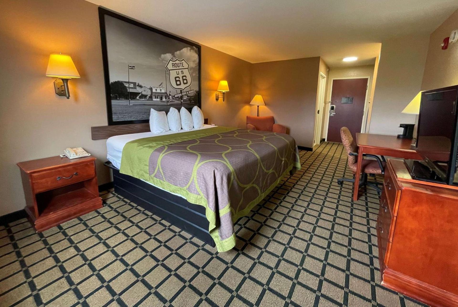 Super 8 by Wyndham Rolla photo 11