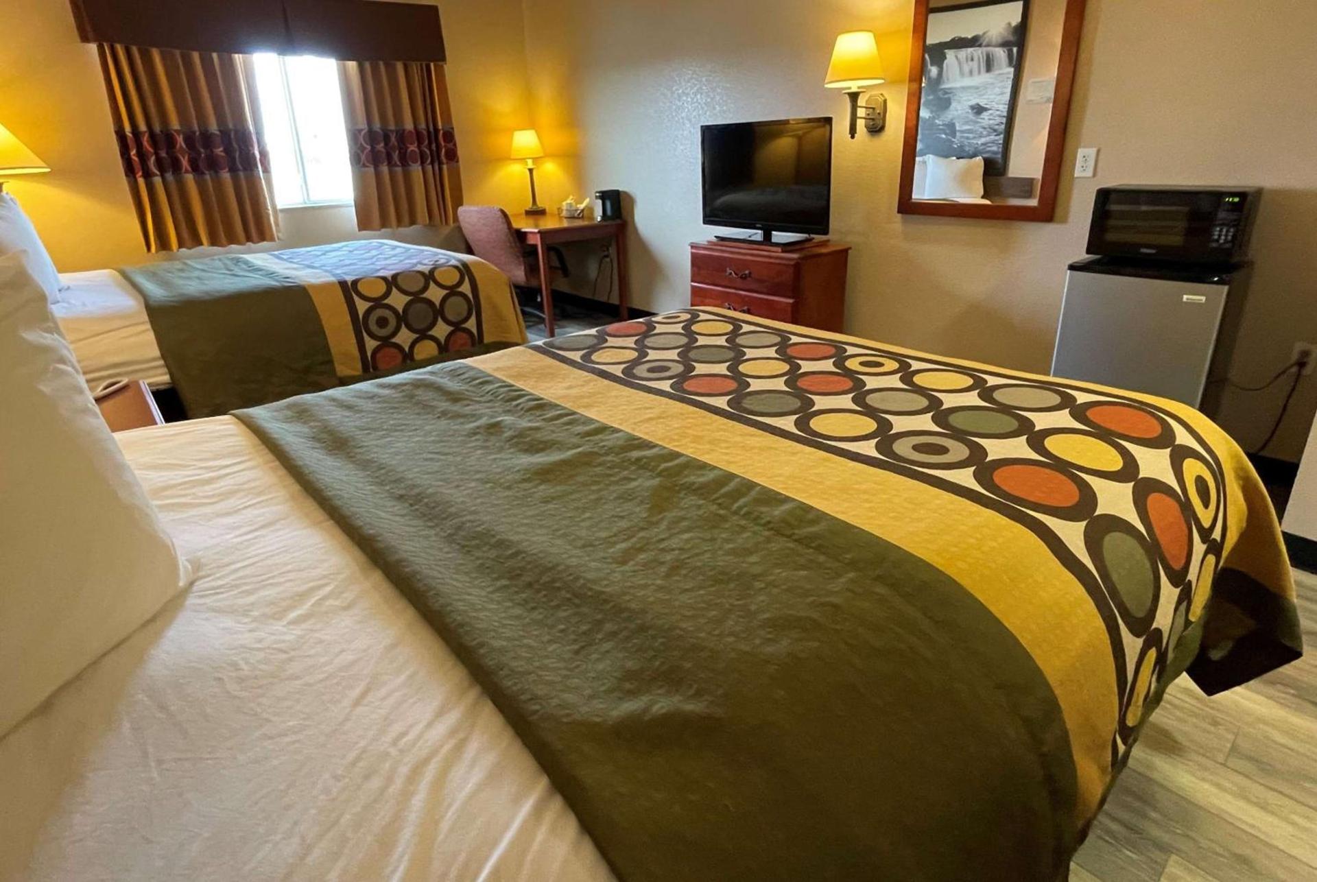 Super 8 by Wyndham Rolla photo 20