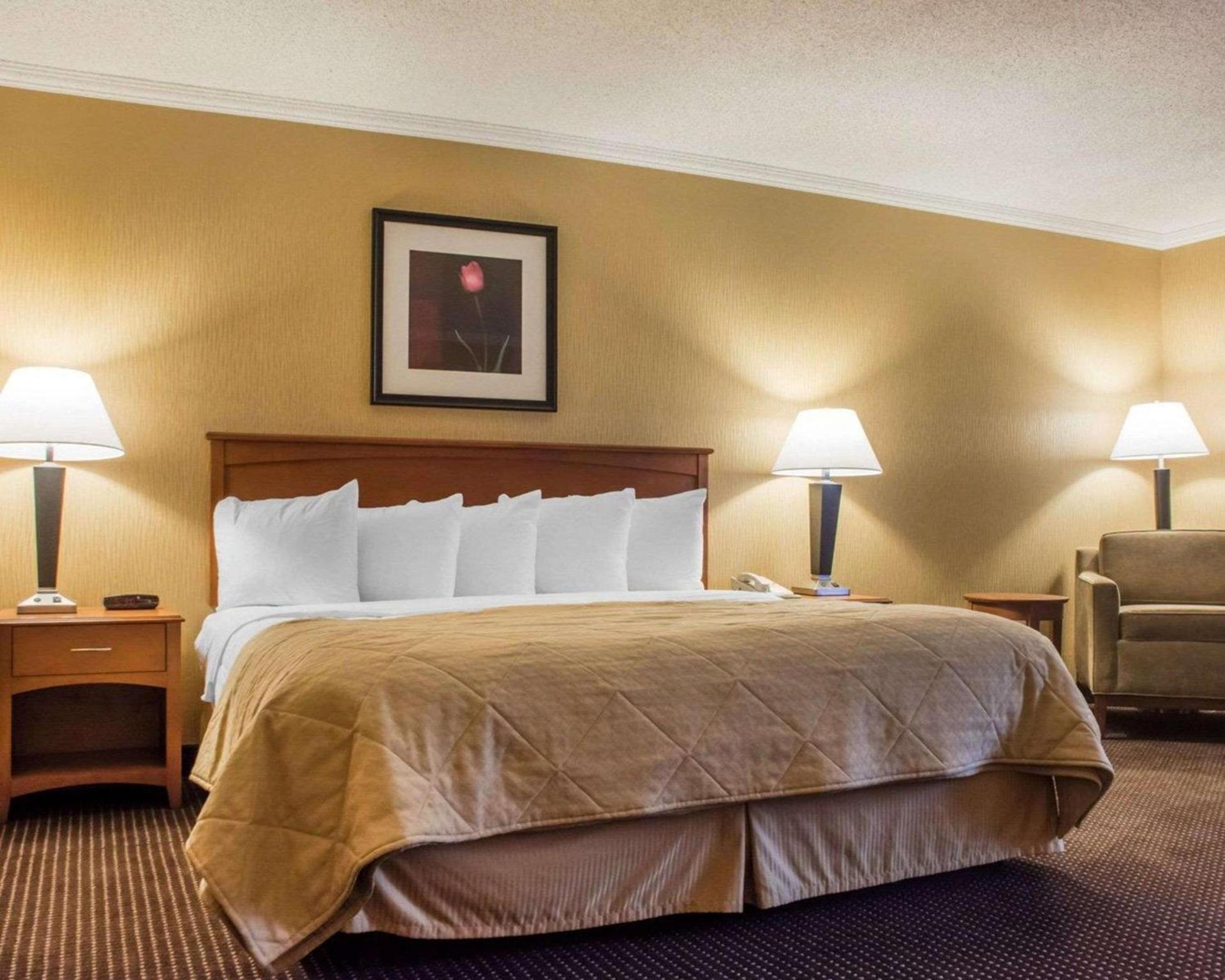 Clarion Hotel & Suites Riverfront photo 30