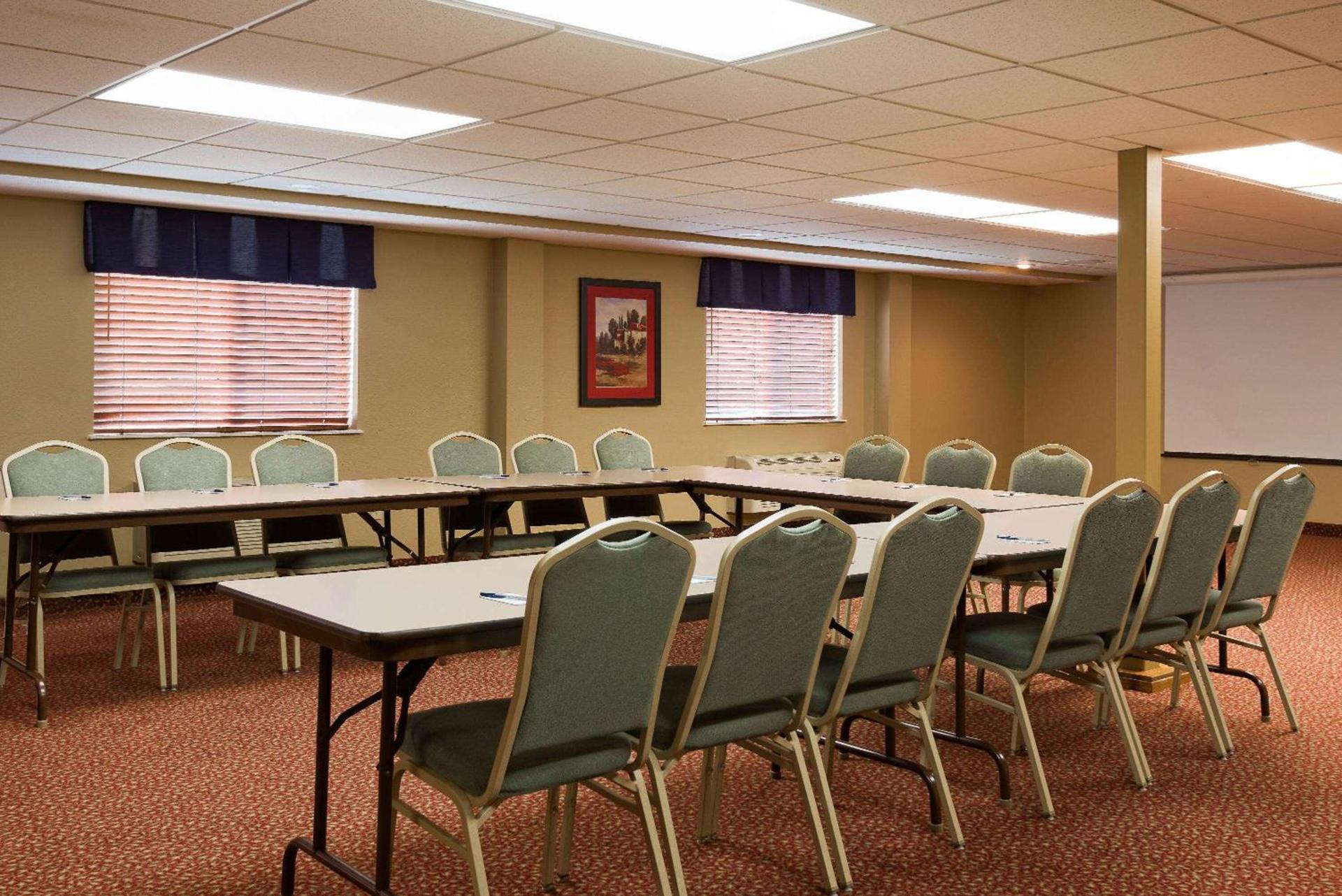 AmericInn by Wyndham Republic photo 8