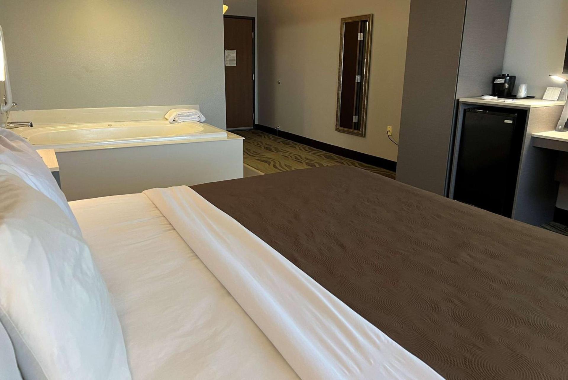 AmericInn by Wyndham Republic photo 14