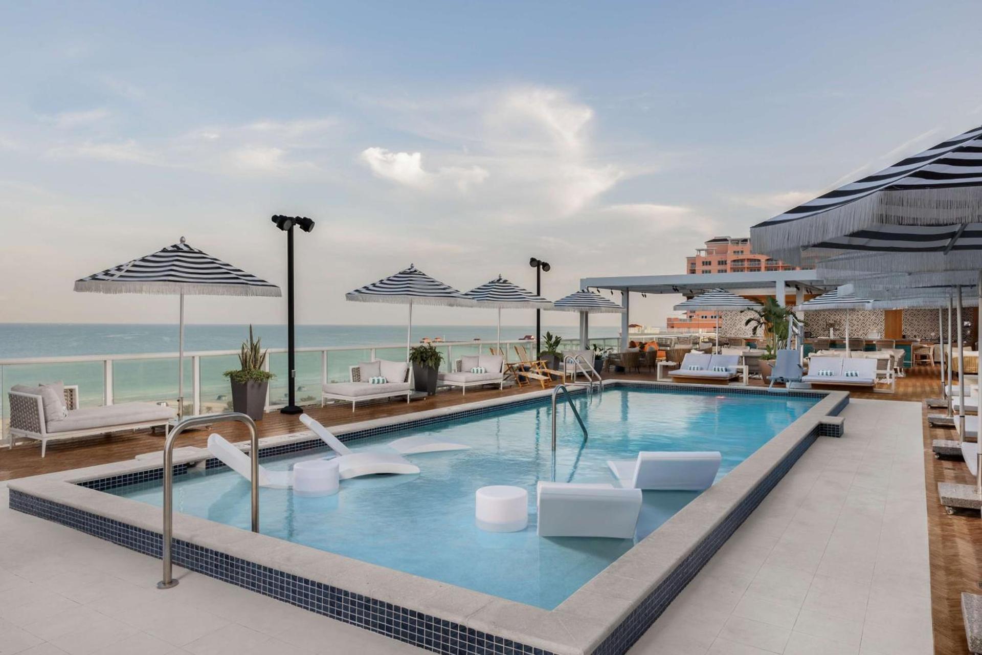 The Hiatus Clearwater Beach, Curio Collection By Hilton photo 14