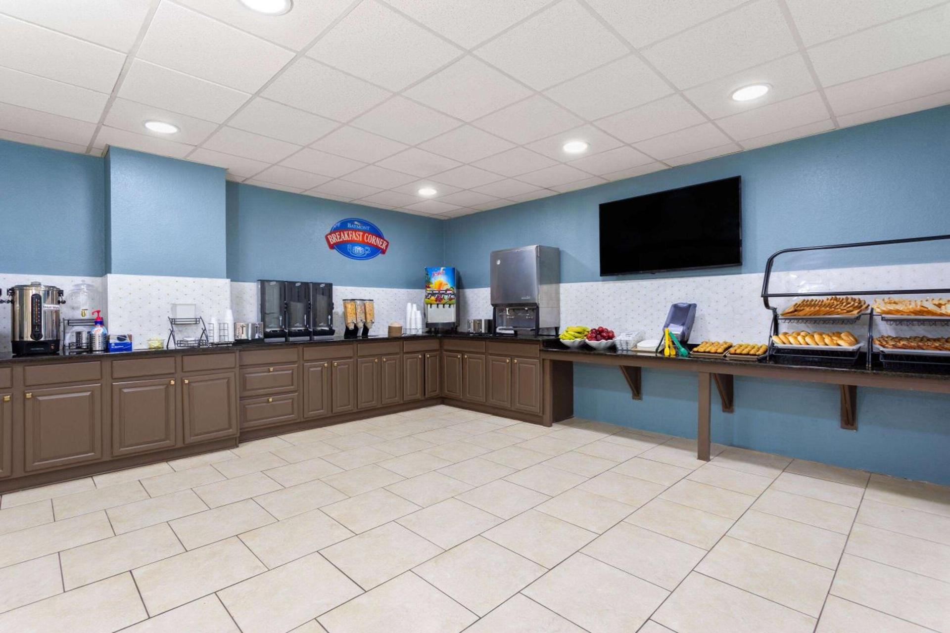 Baymont by Wyndham Orlando-International Dr-Universal Blvd photo 2