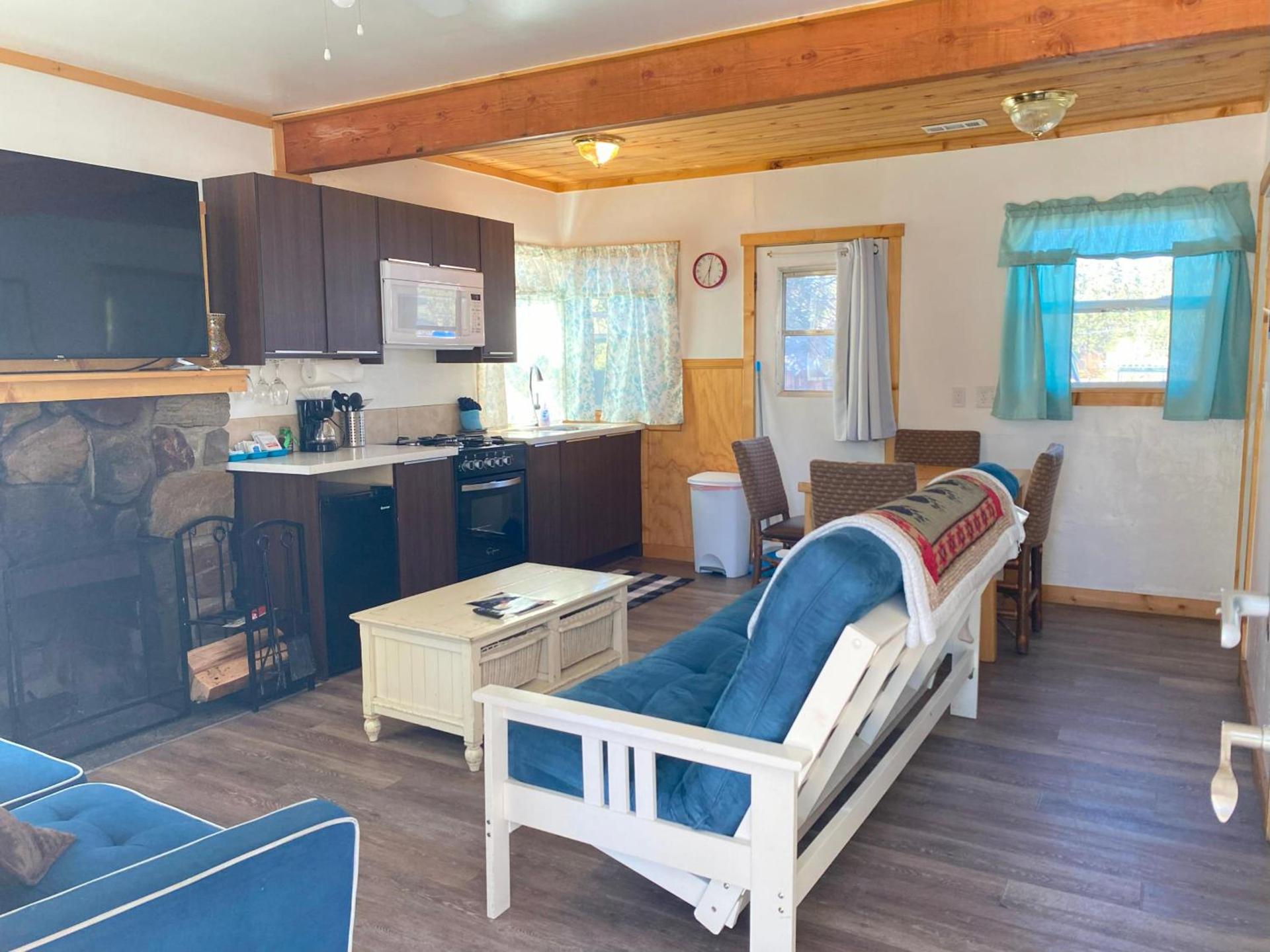 Blue Horizon Lodge photo 22