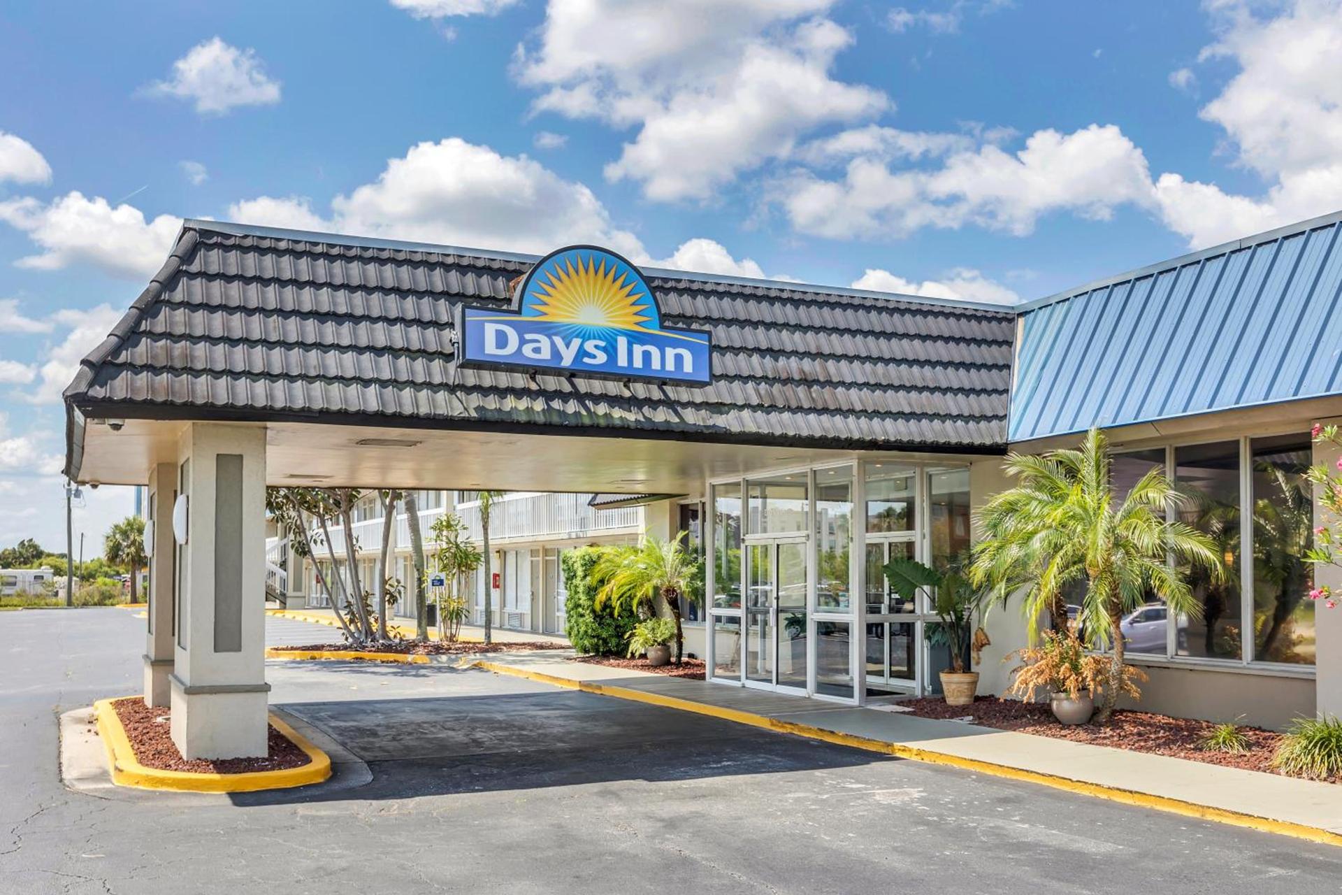 Days Inn by Wyndham Titusville Kennedy Space Center photo 80