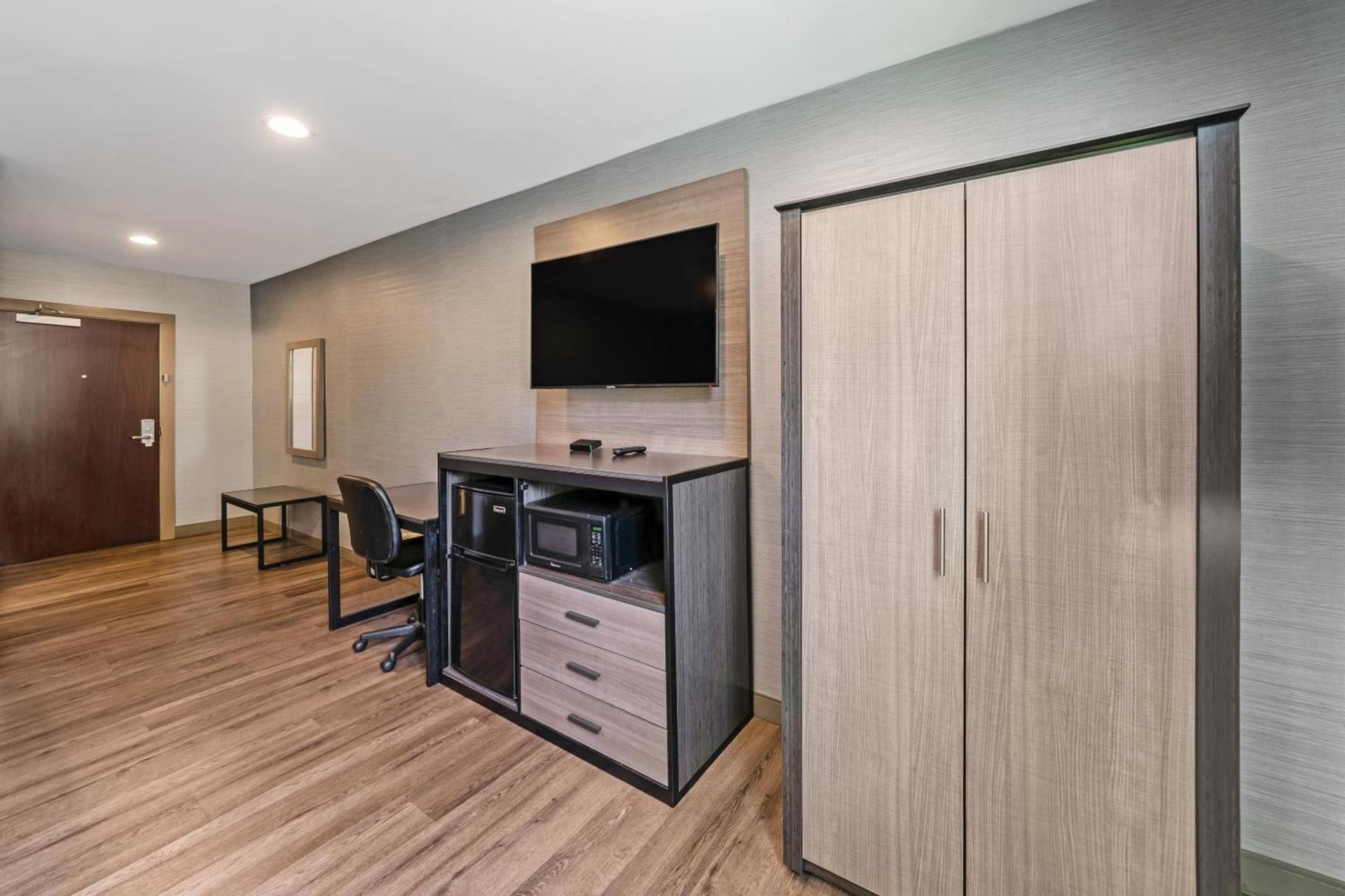 Americas Best Value Inn Foxboro photo 5
