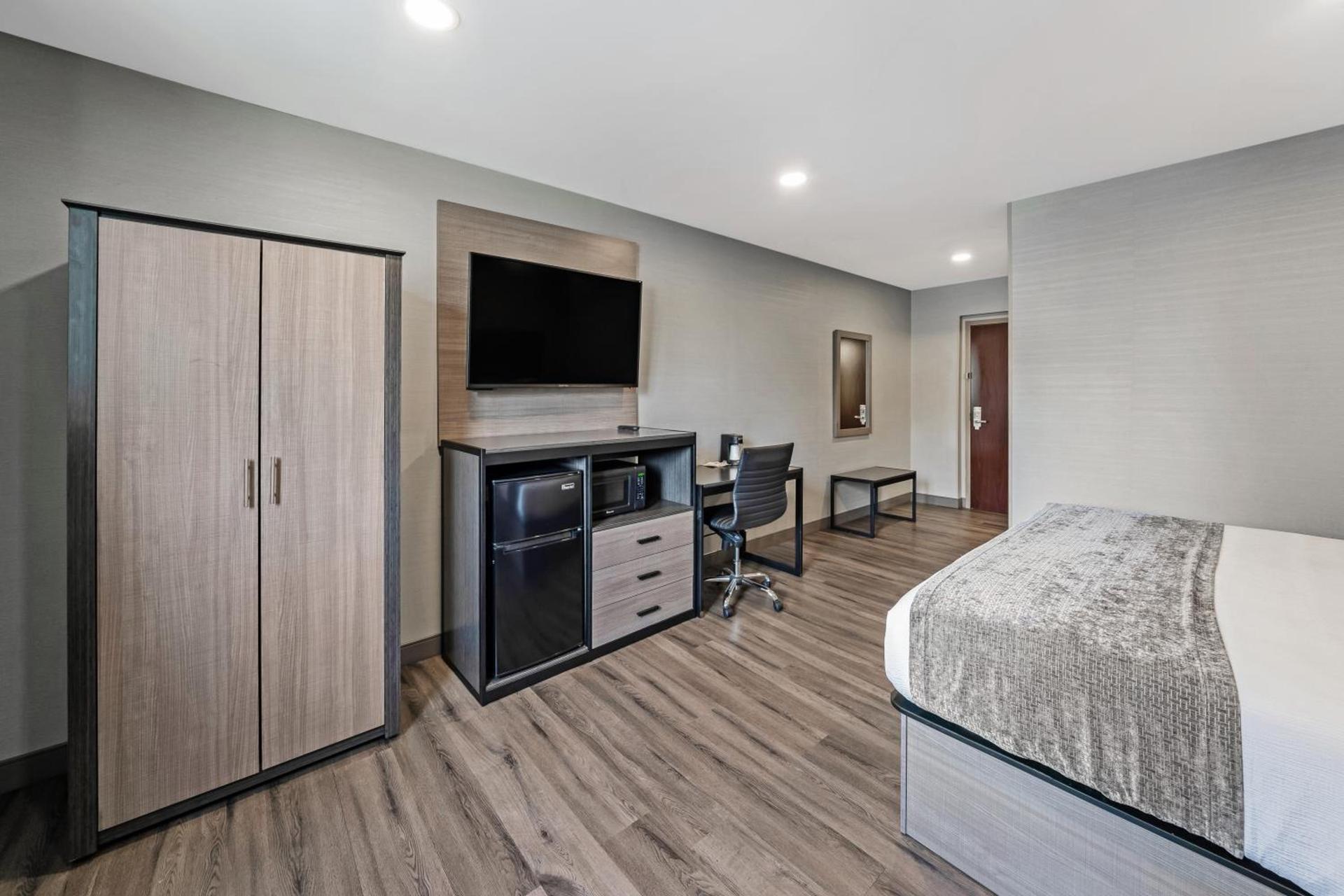 Americas Best Value Inn Foxboro photo 10