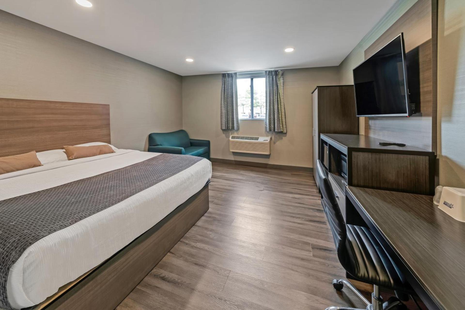 Americas Best Value Inn Foxboro photo 7