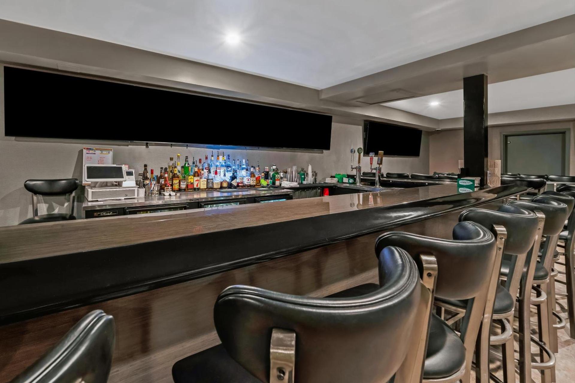 Americas Best Value Inn Foxboro photo 25