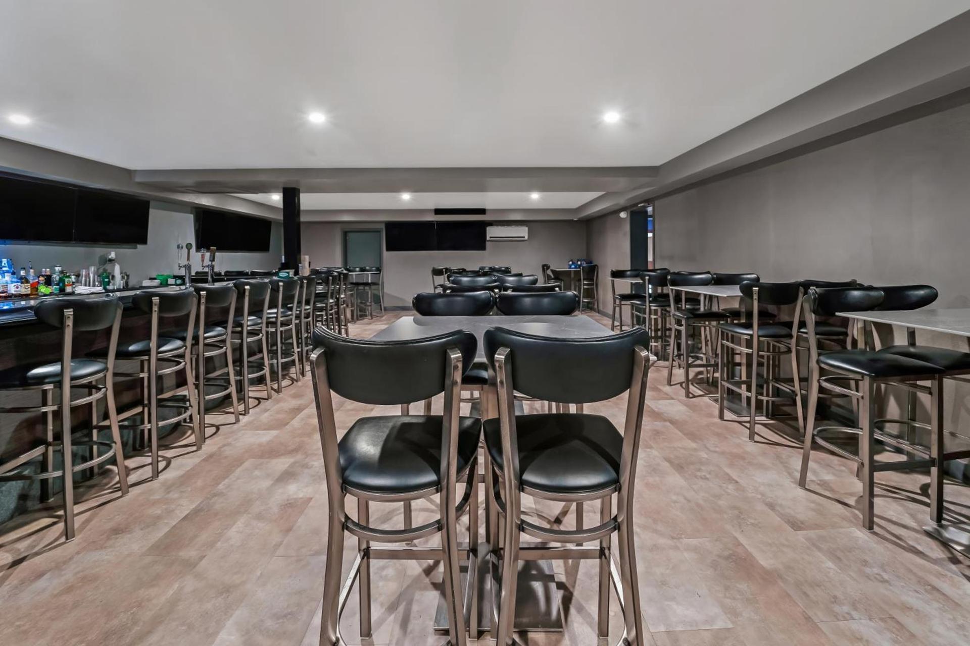 Americas Best Value Inn Foxboro photo 26