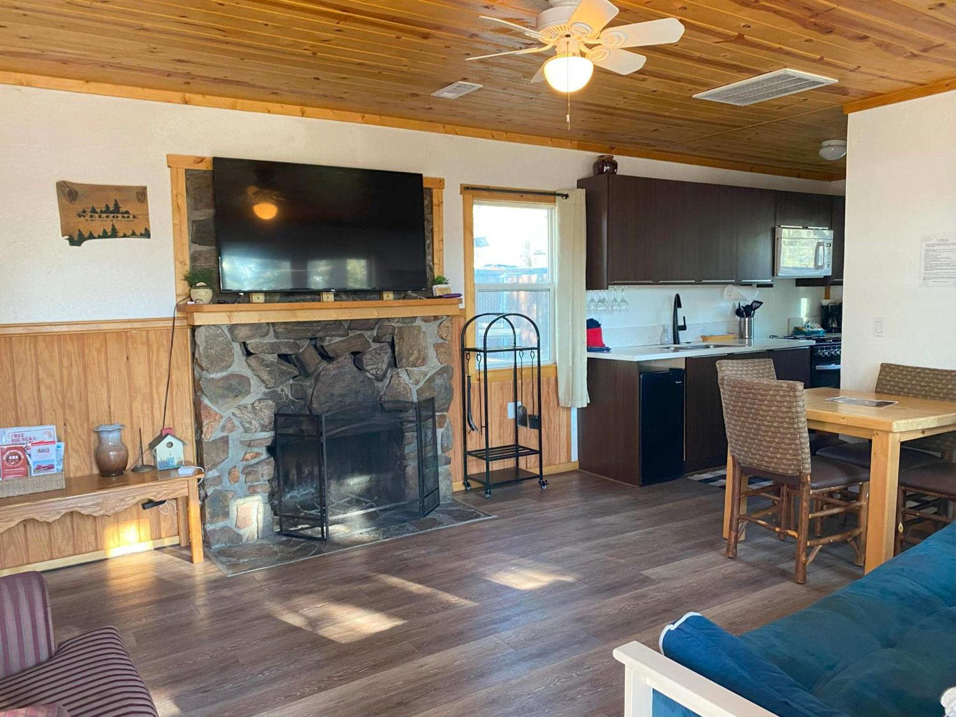 Blue Horizon Lodge photo 98