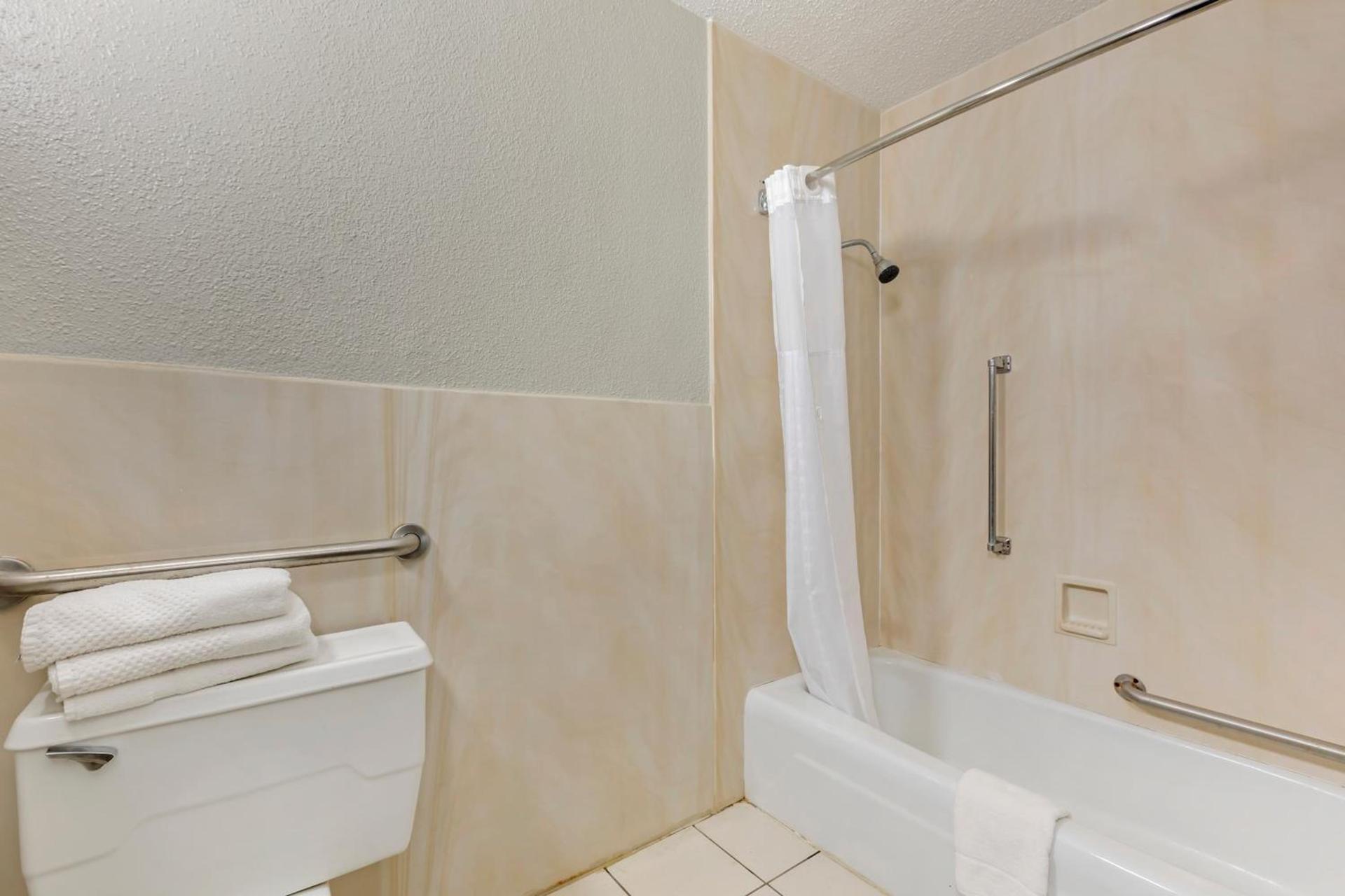 Quality Inn & Suites Santee I-95 photo 34