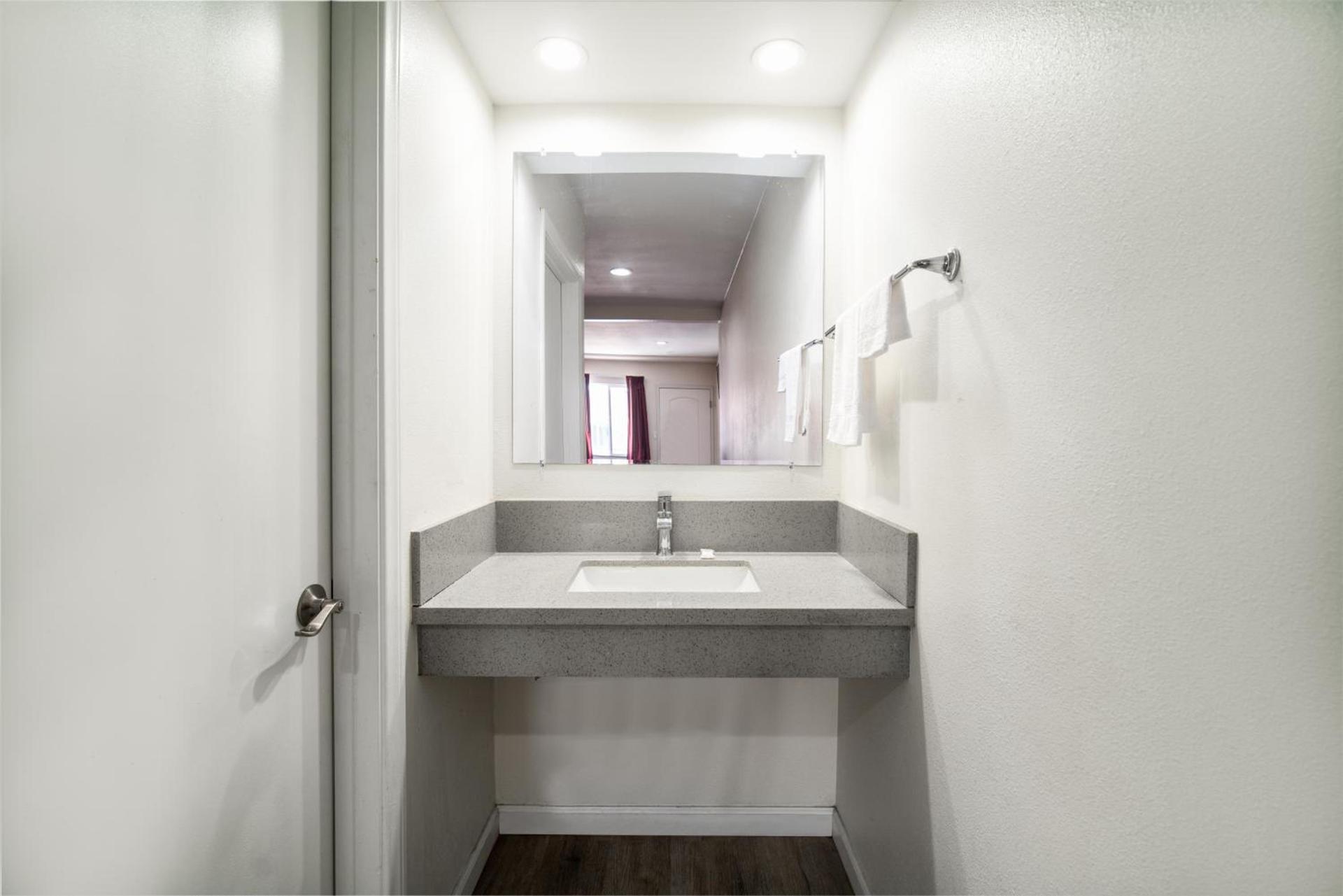 Bell Manor Motel photo 8