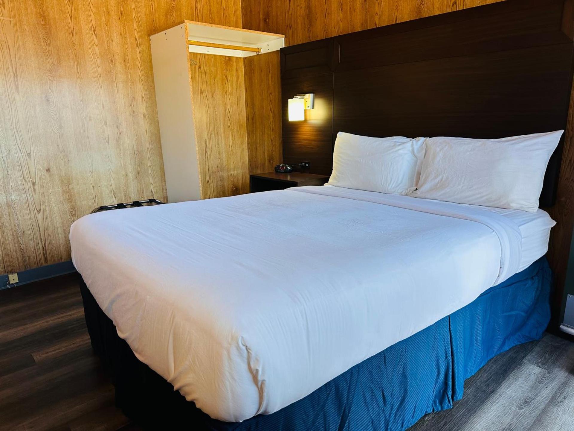 Anchor Inn Motel by Loyalty photo 9
