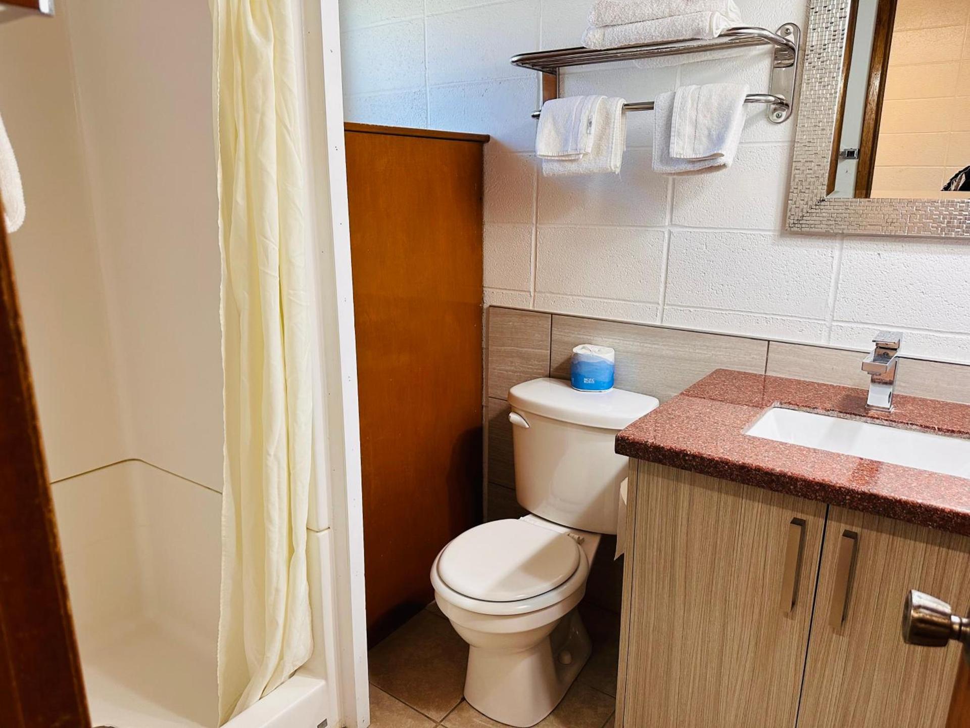 Anchor Inn Motel by Loyalty photo 10