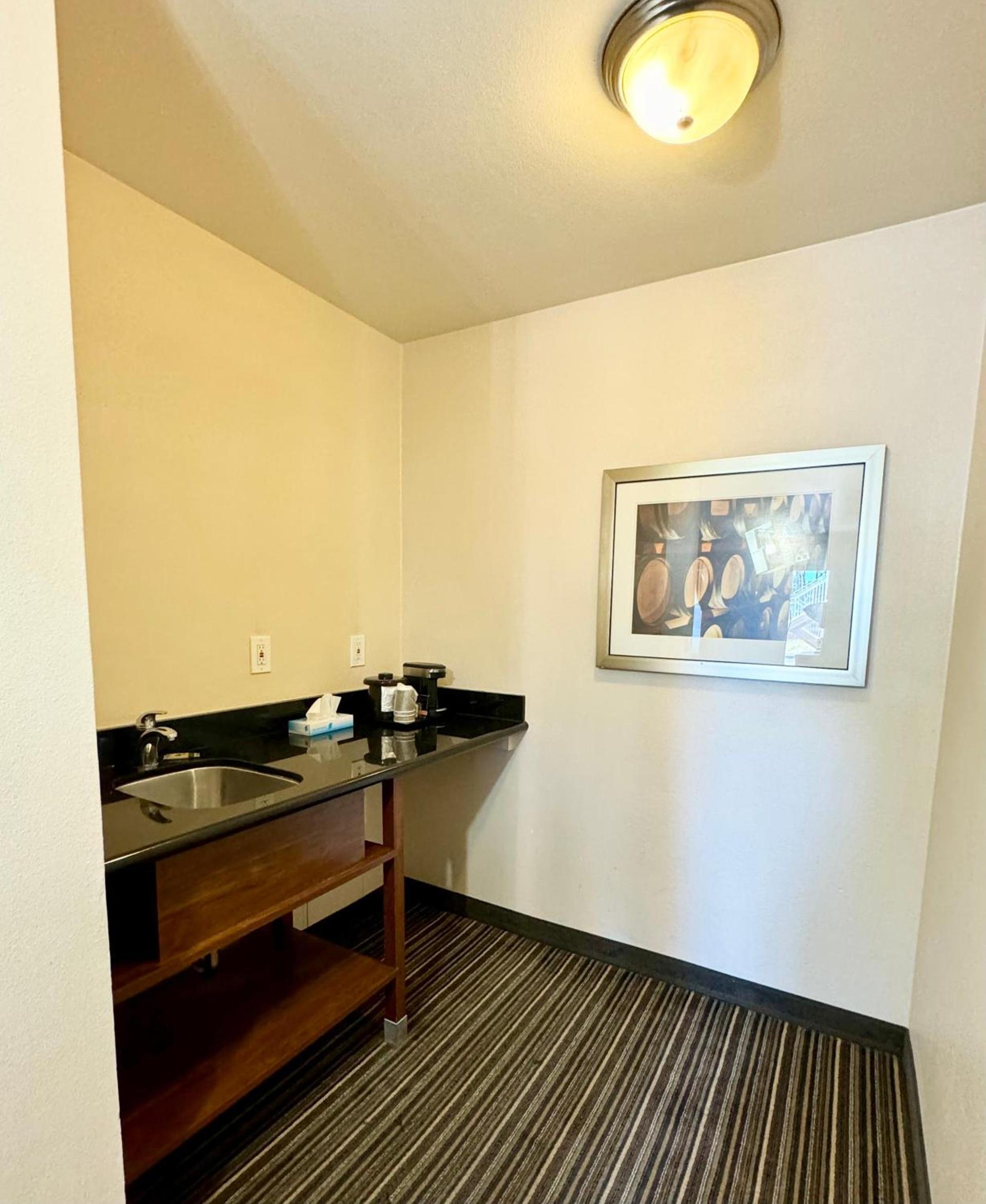 Rodeway Inn Martinez photo 17