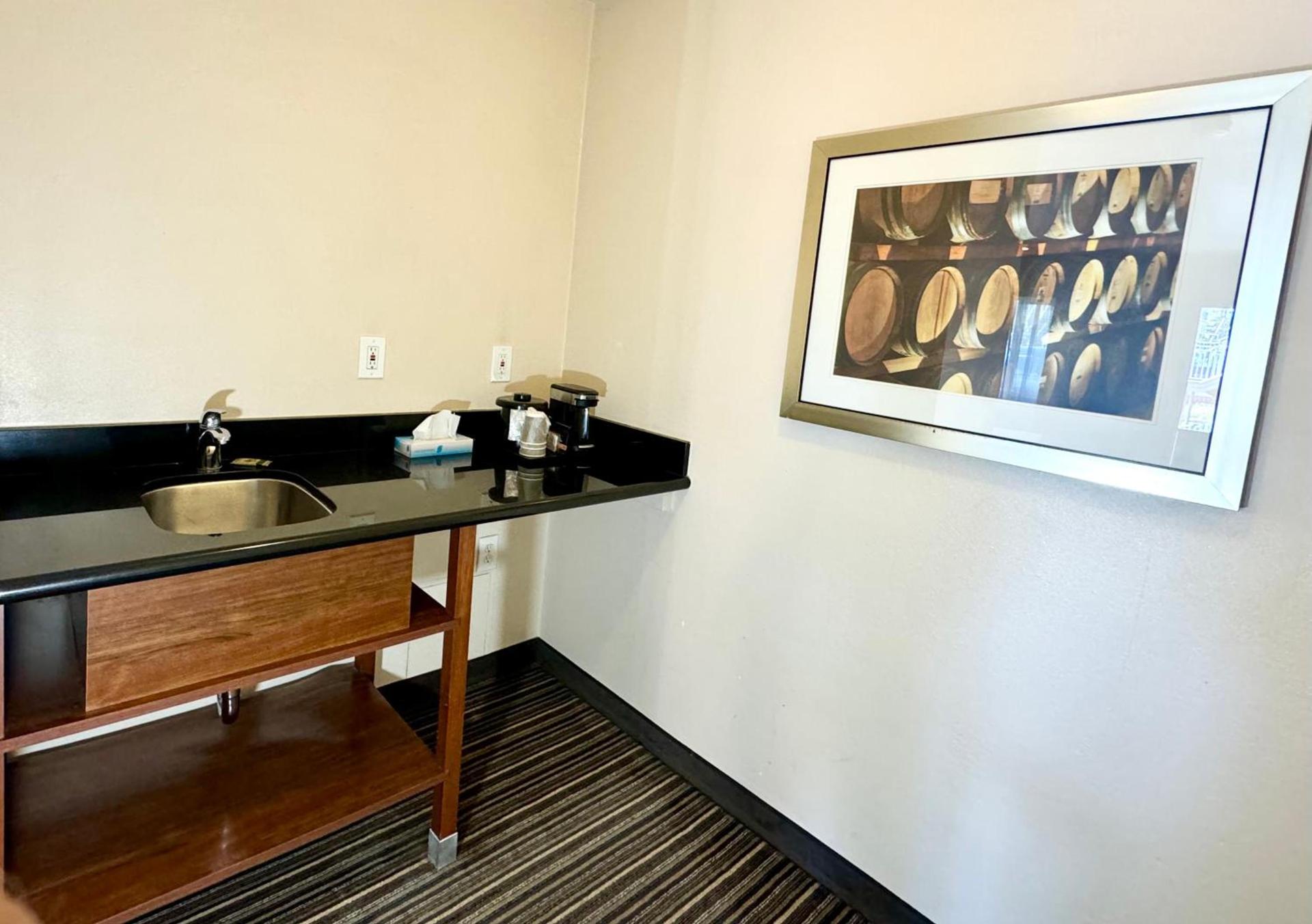 Rodeway Inn Martinez photo 18