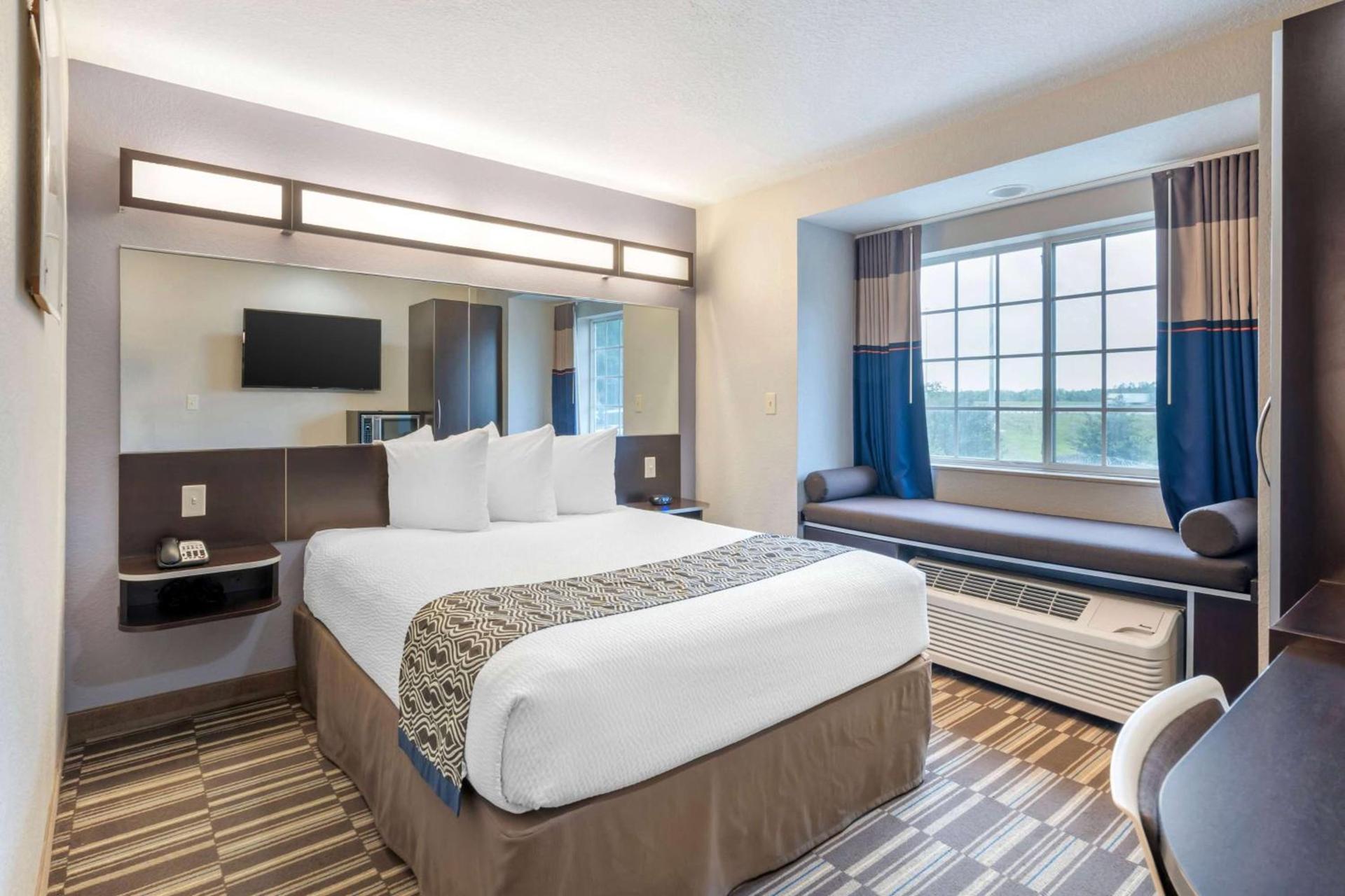 Microtel Inn & Suites by Wyndham Brooksville photo 20