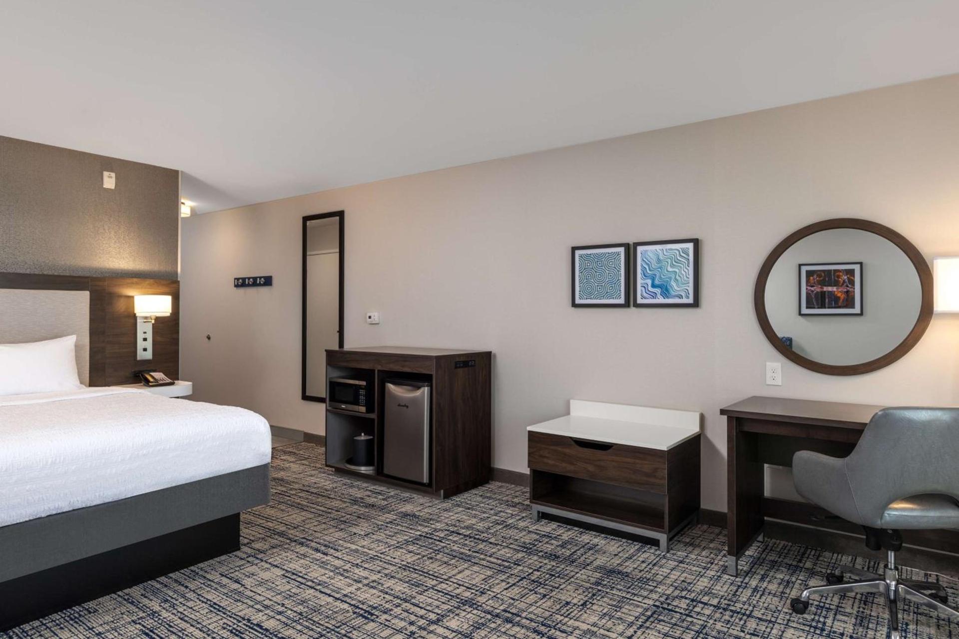 Hampton Inn & Suites Manteca photo 18
