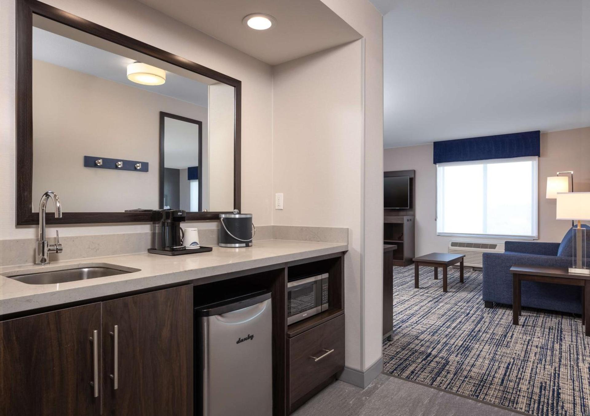 Hampton Inn & Suites Manteca photo 17