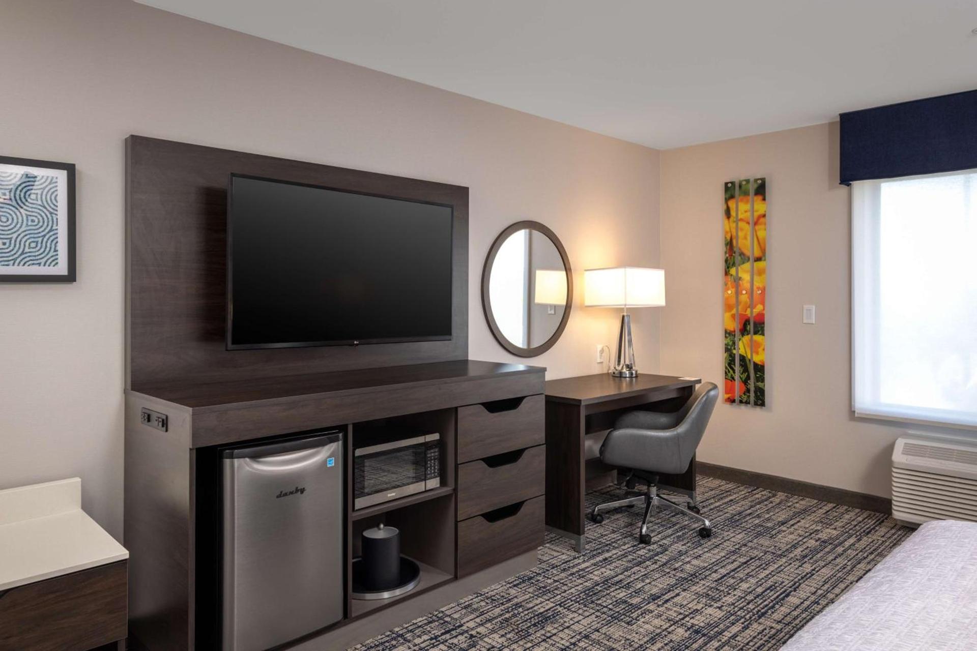 Hampton Inn & Suites Manteca photo 32