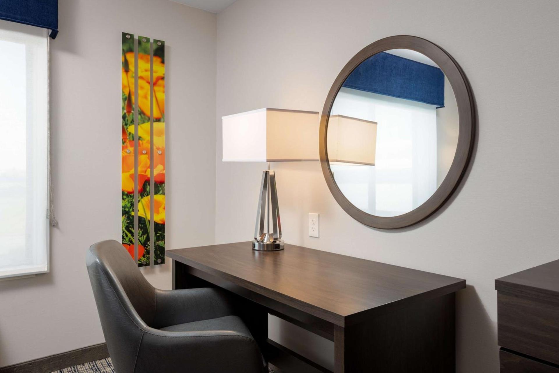 Hampton Inn & Suites Manteca photo 35