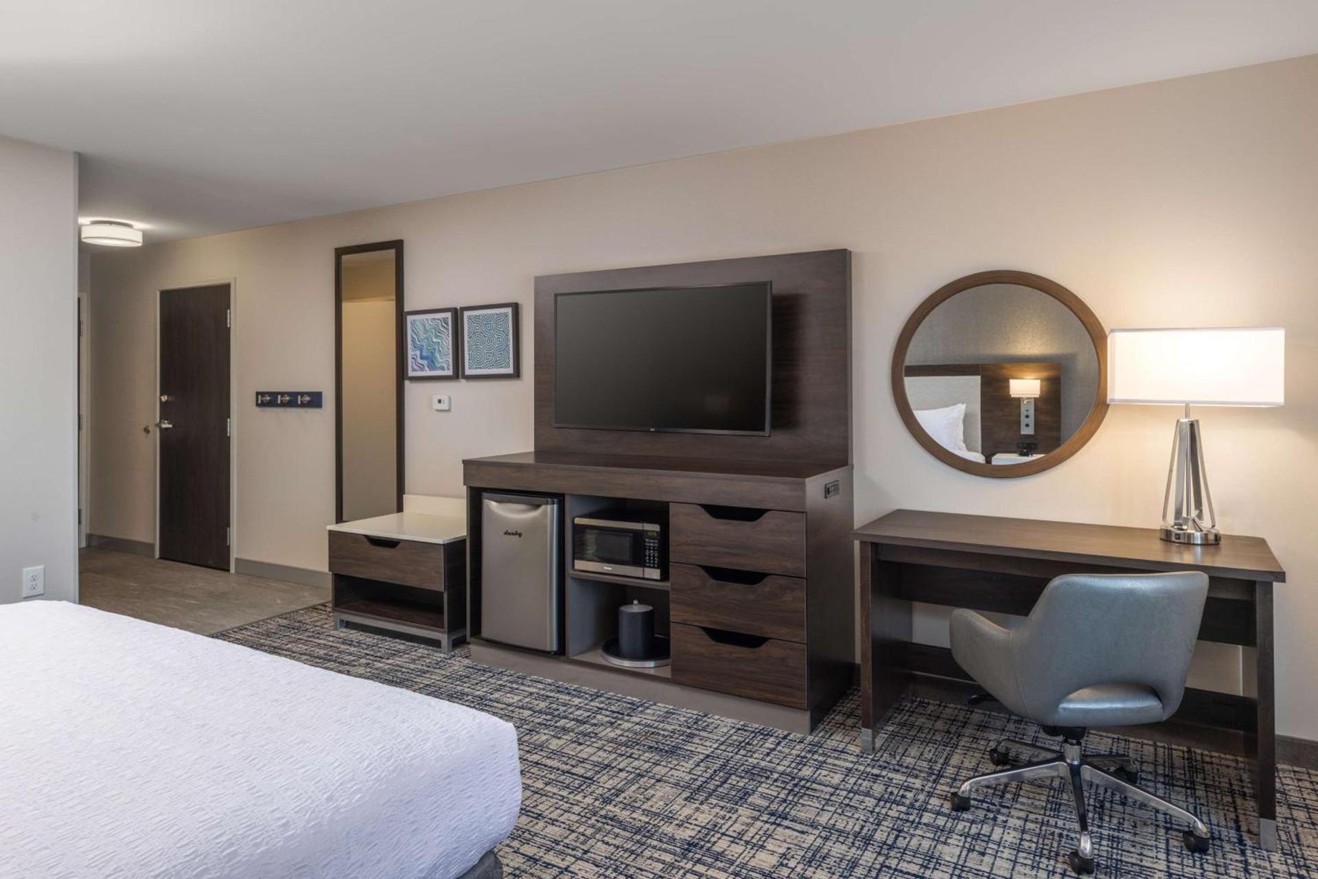 Hampton Inn & Suites Manteca photo 54