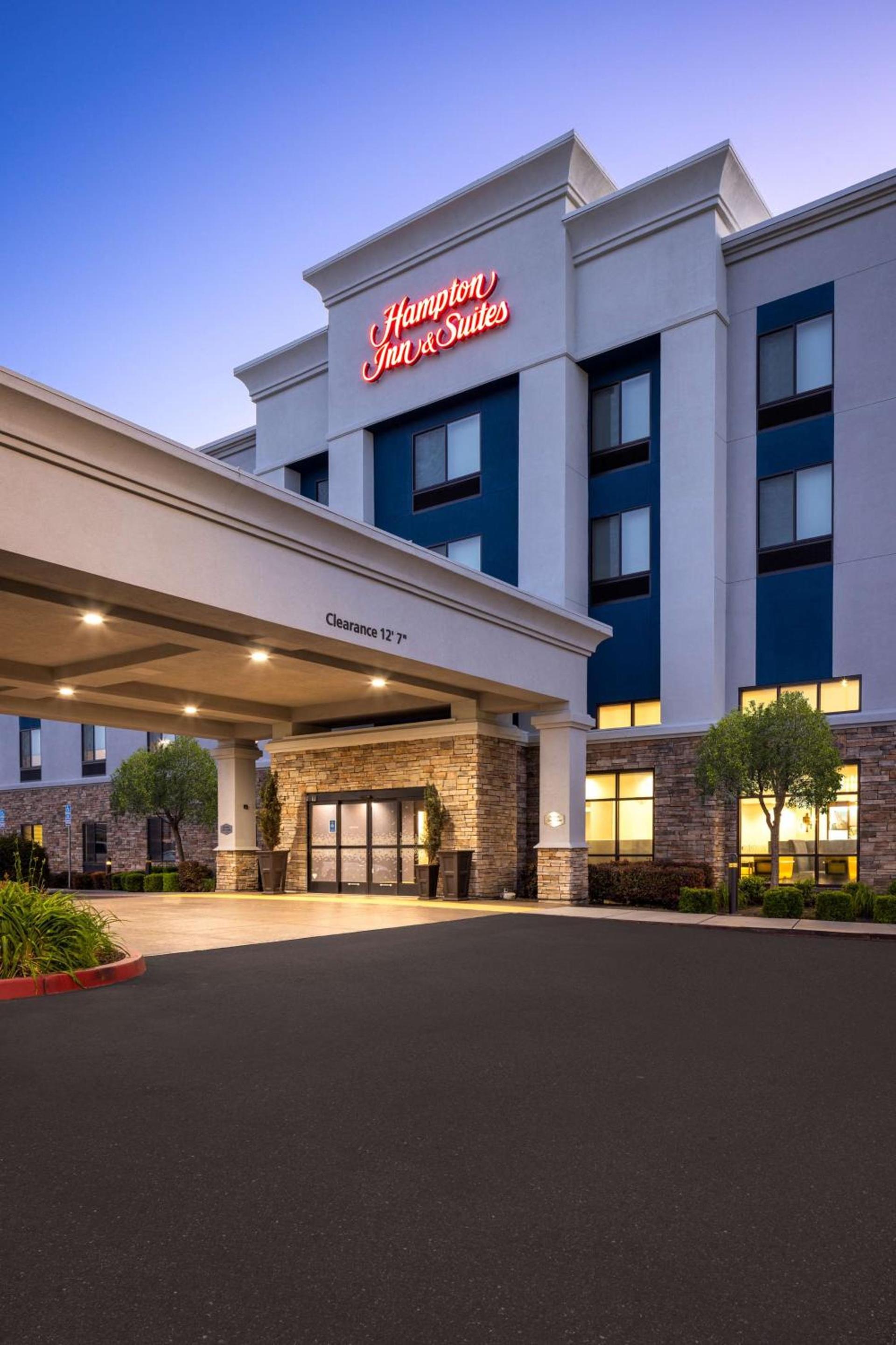 Hampton Inn & Suites Manteca photo 3