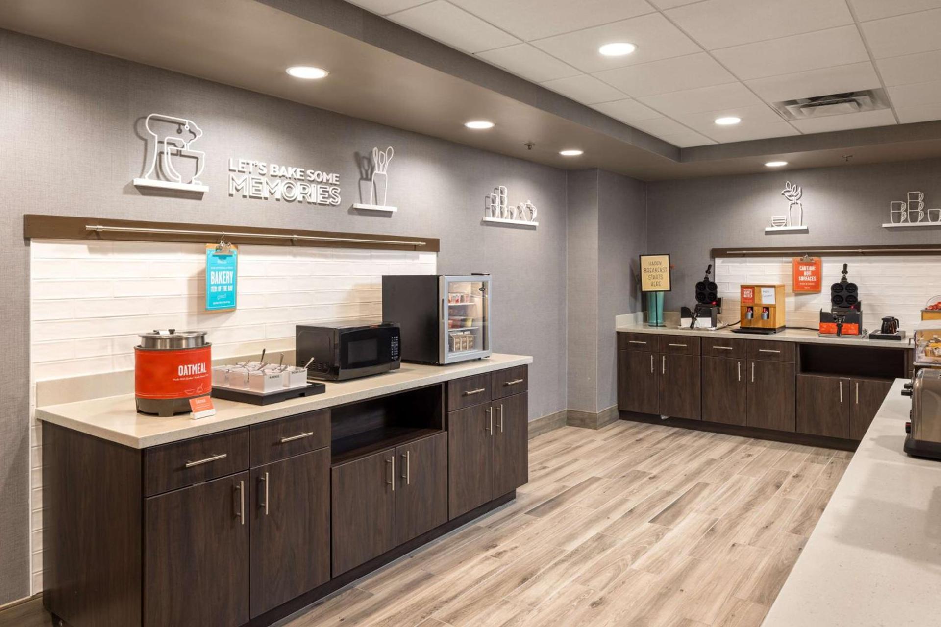 Hampton Inn & Suites Manteca photo 11