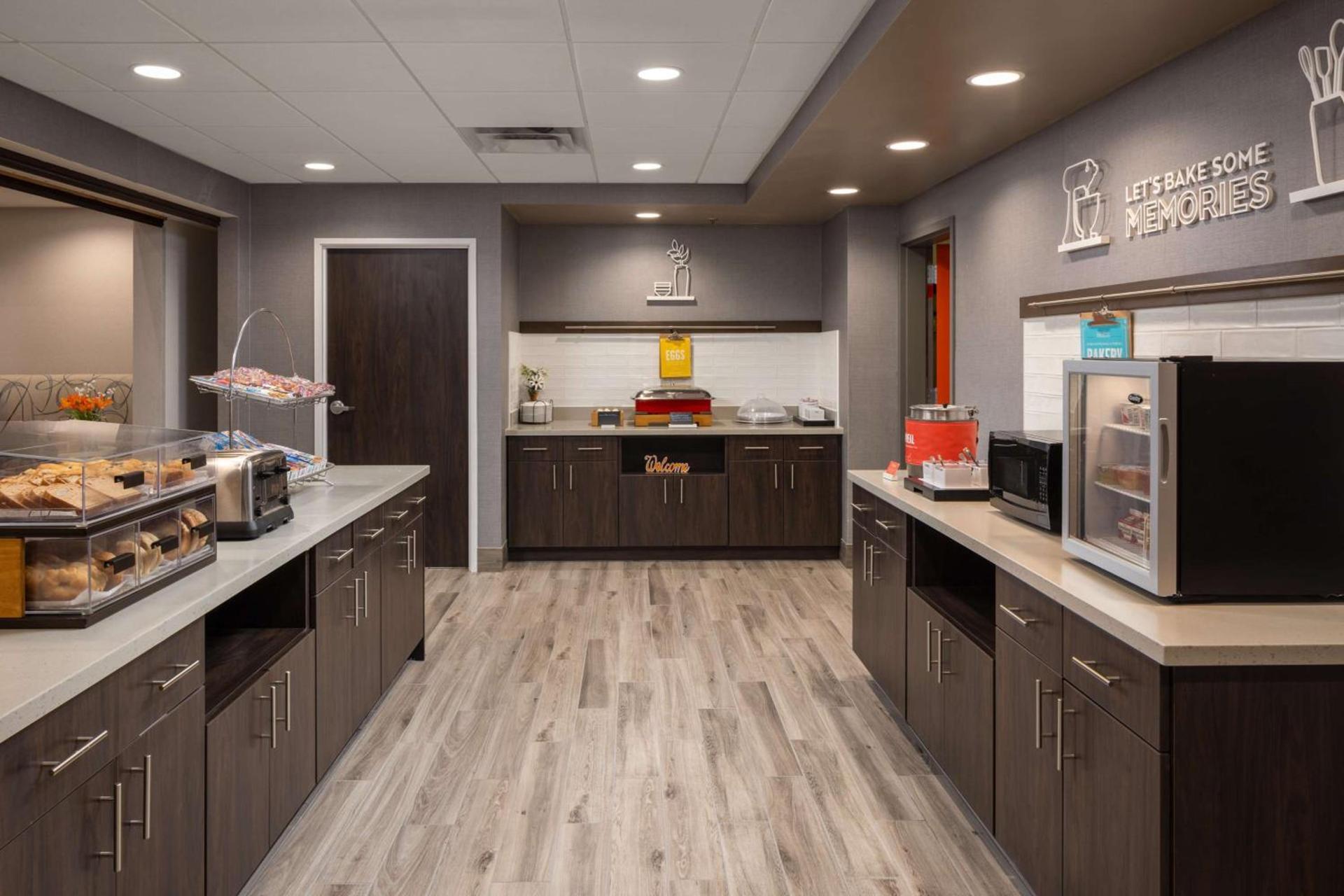 Hampton Inn & Suites Manteca photo 13