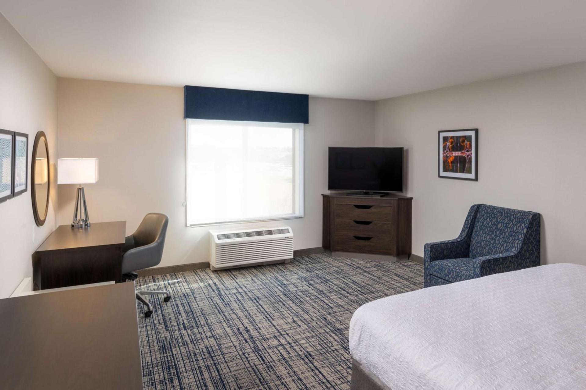 Hampton Inn & Suites Manteca photo 37
