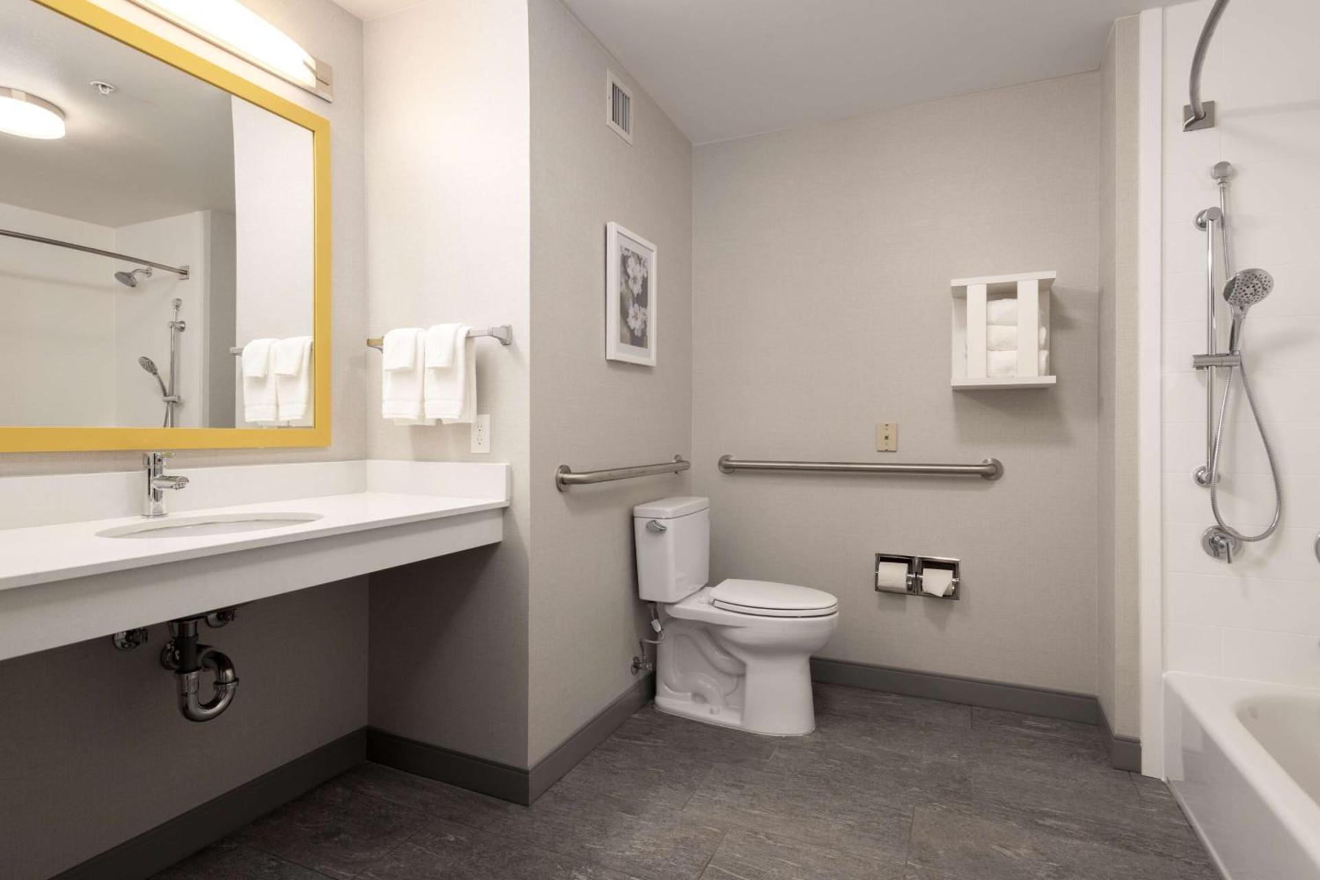 Hampton Inn & Suites Manteca photo 39