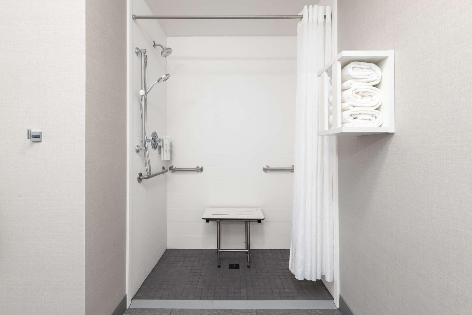 Hampton Inn & Suites Manteca photo 42