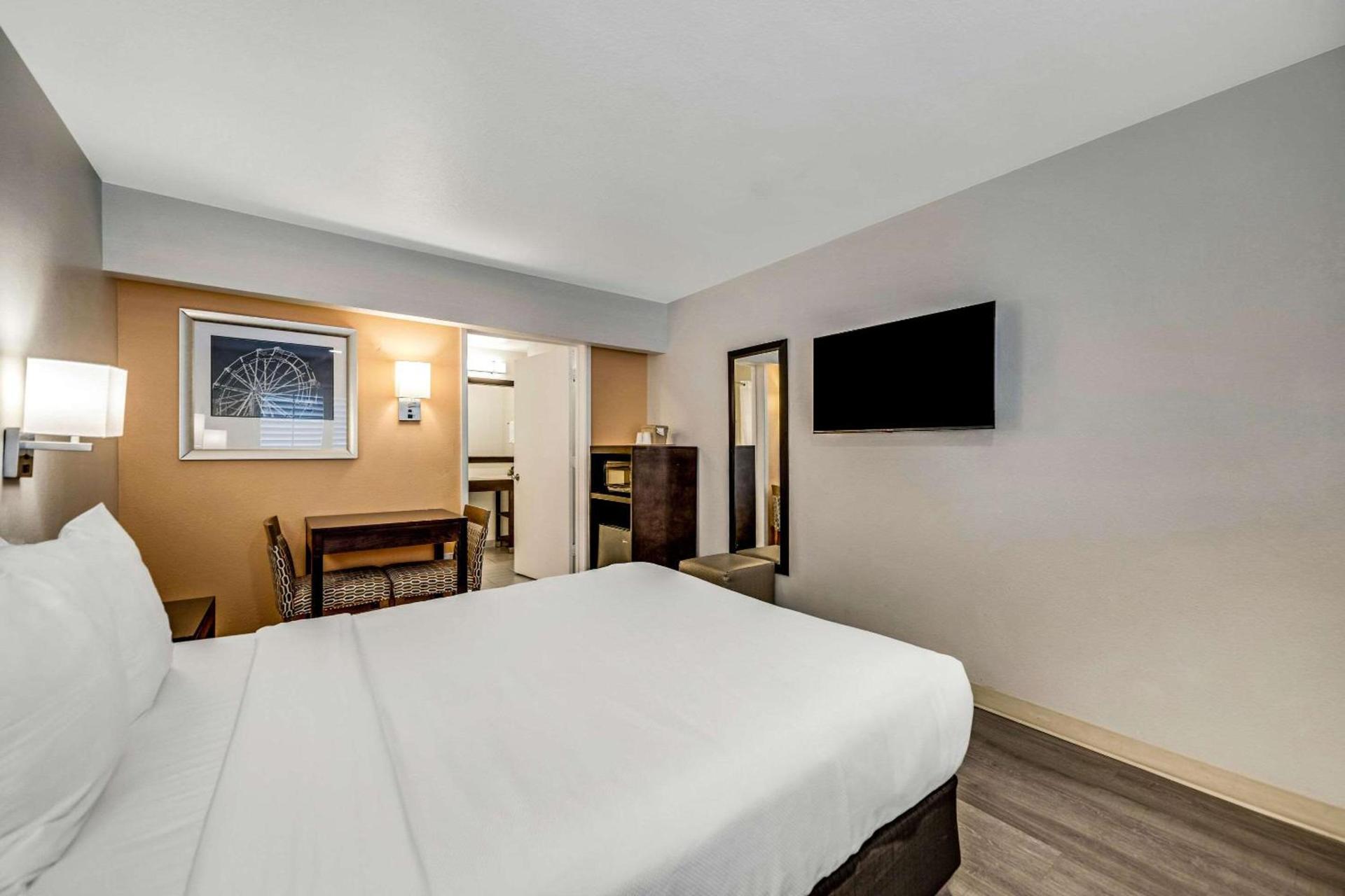 Comfort Inn Beach Boardwalk photo 9
