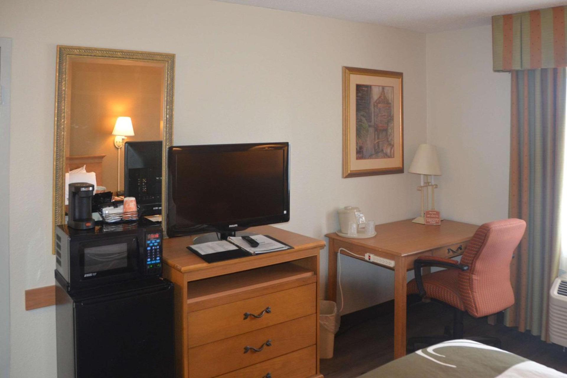 Quality Inn Perrysburg - Toledo South photo 9